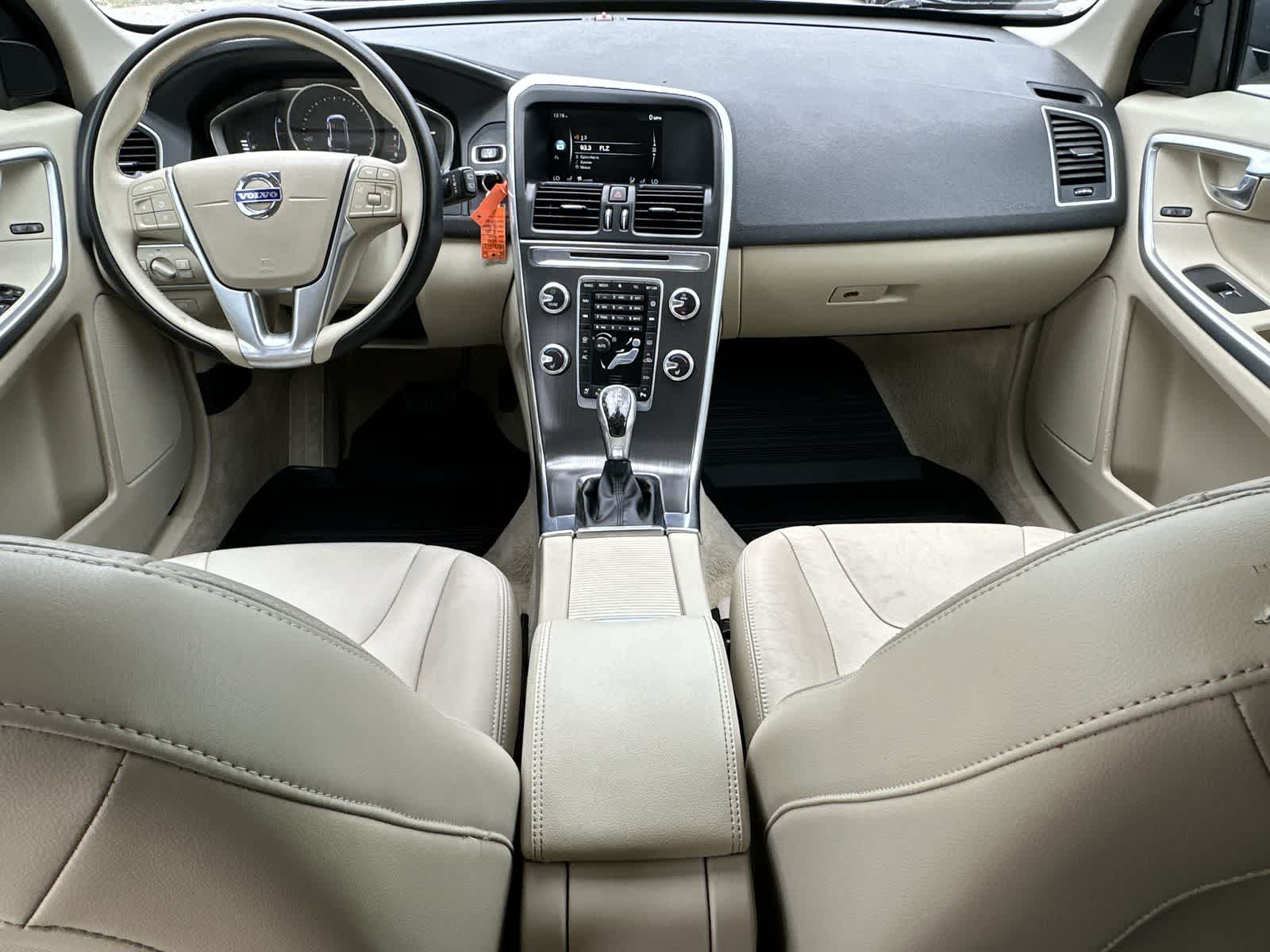 Thumbnail: 2016 Volvo XC60 - 10
