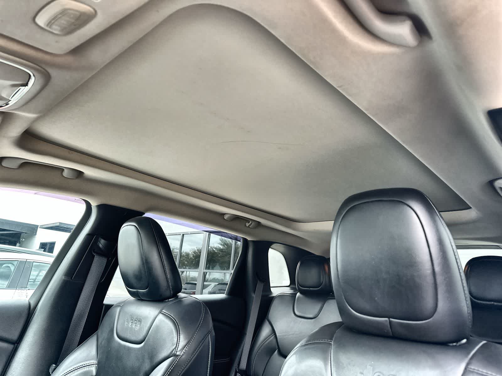 Thumbnail: 2017 Jeep Cherokee - 28