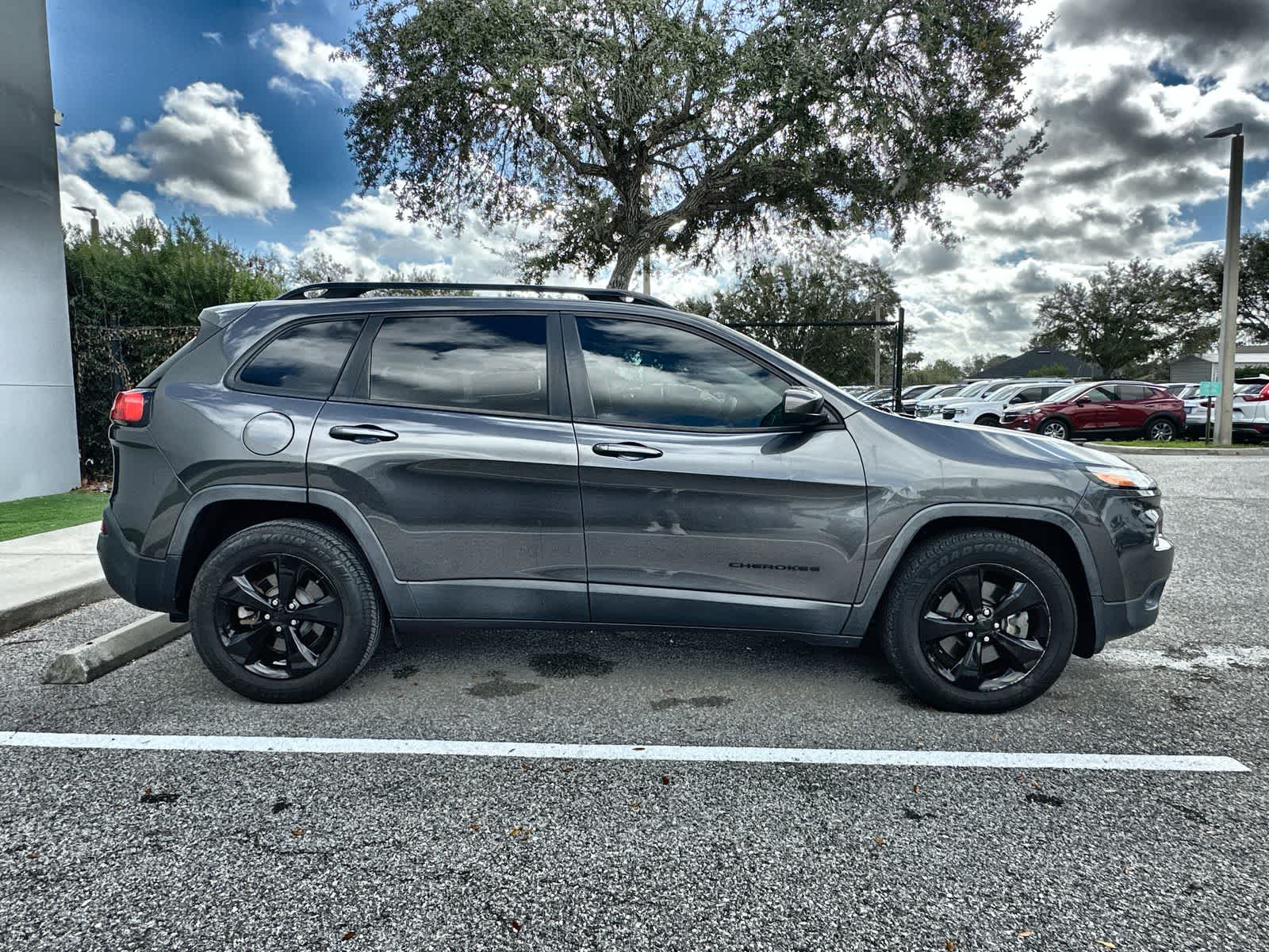 Thumbnail: 2016 Jeep Cherokee - 10