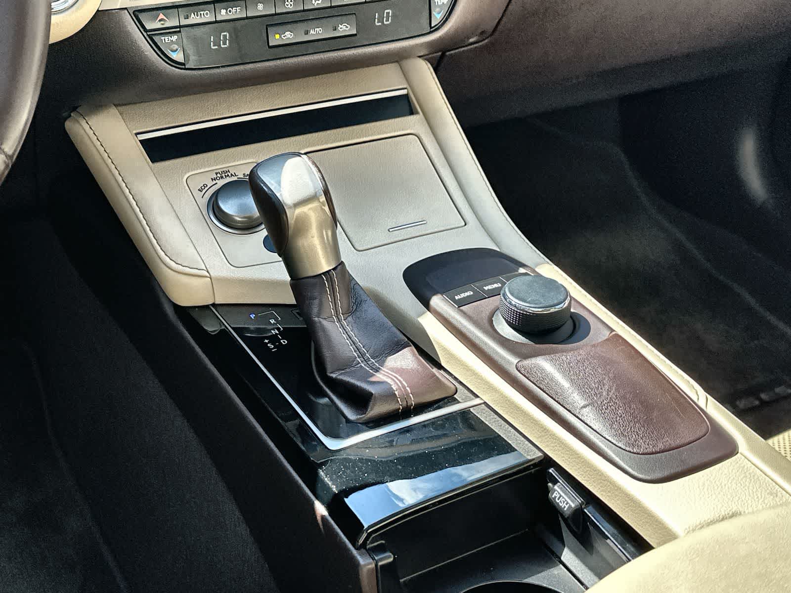 Thumbnail: 2018 Lexus ES - 23