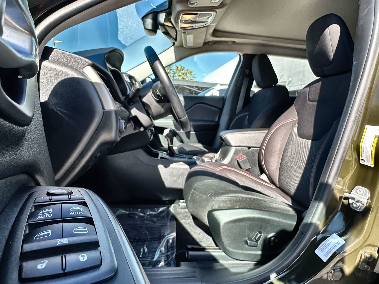 Thumbnail: 2016 Jeep Cherokee - 15