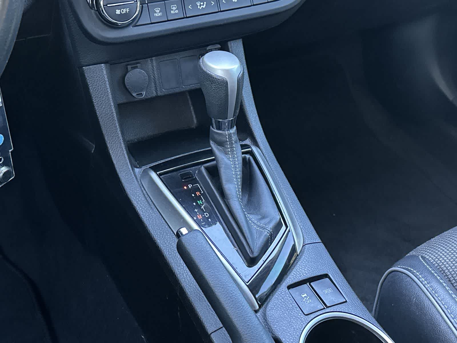 Thumbnail: 2015 Toyota Corolla - 17