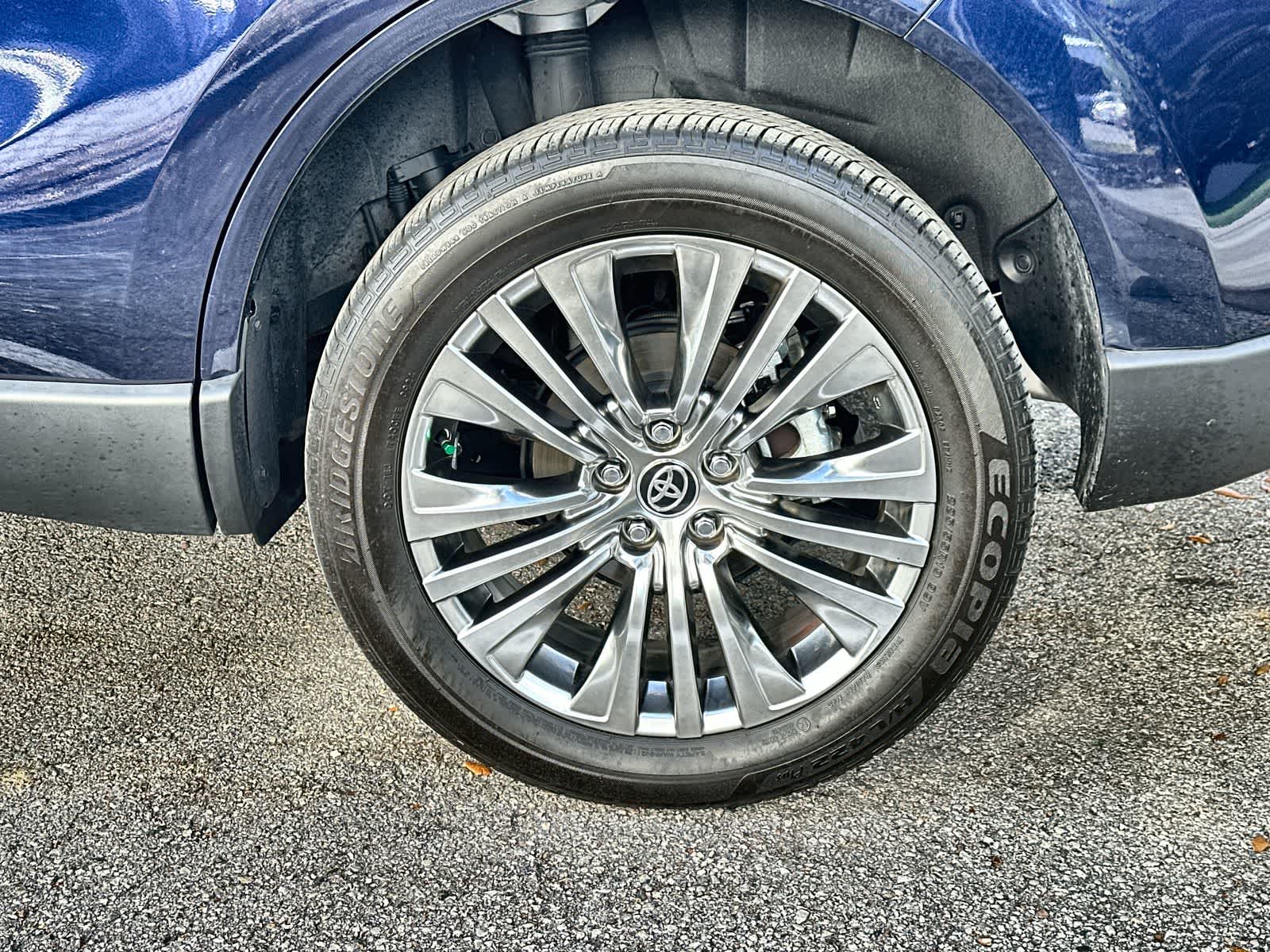 Thumbnail: 2024 Toyota Venza - 8