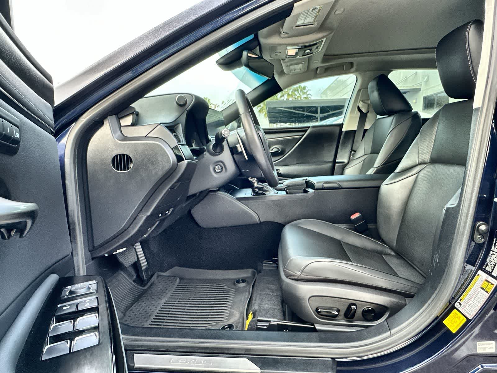 Thumbnail: 2022 Lexus ES - 2