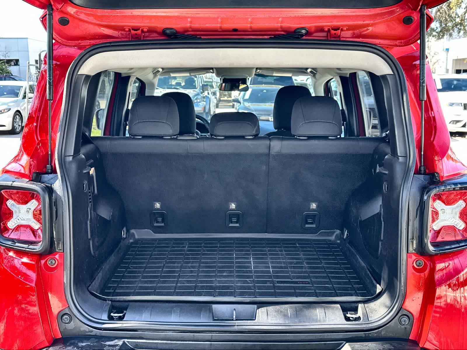 Thumbnail: 2020 Jeep Renegade - 17