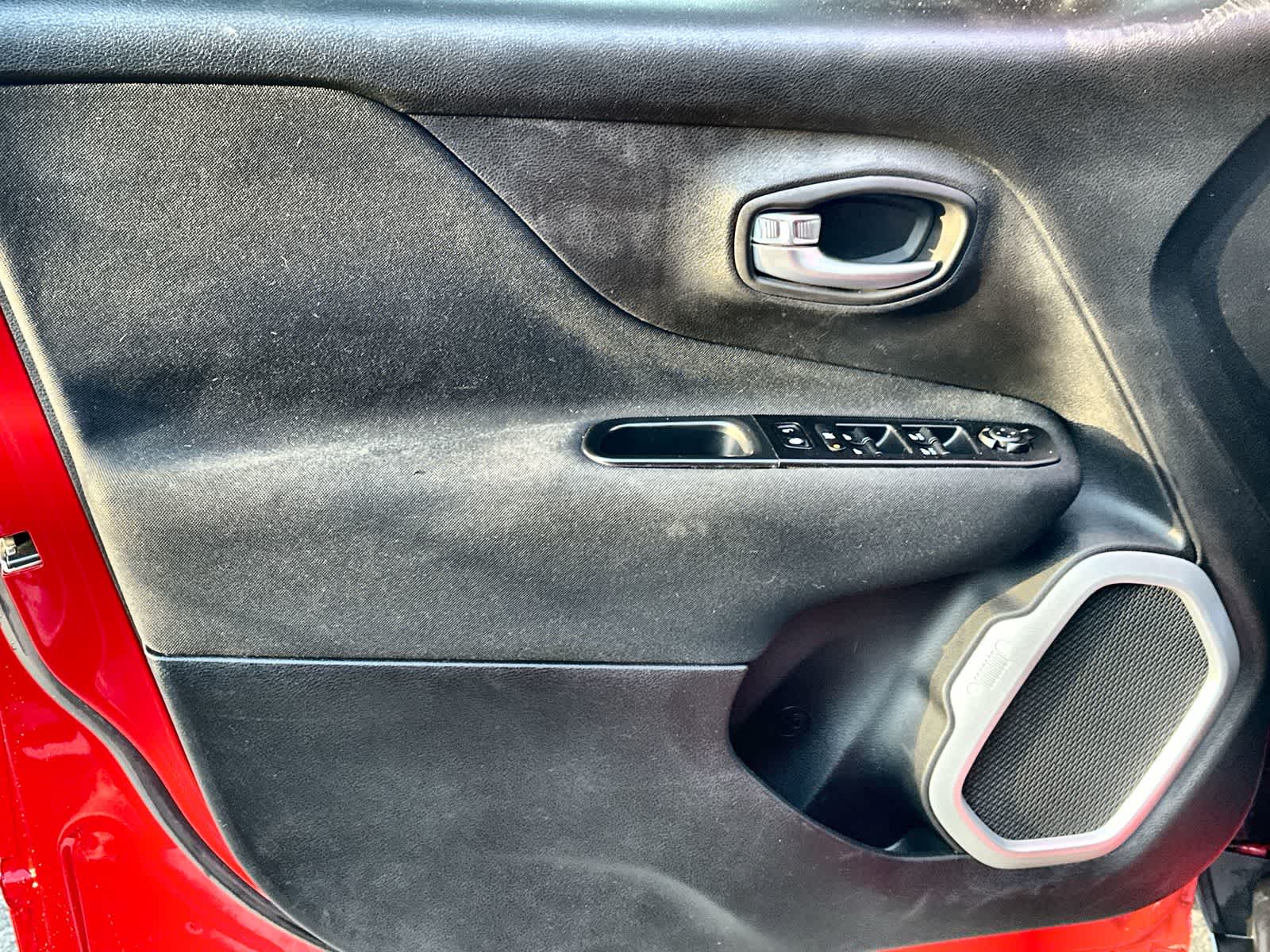 Thumbnail: 2018 Jeep Renegade - 28