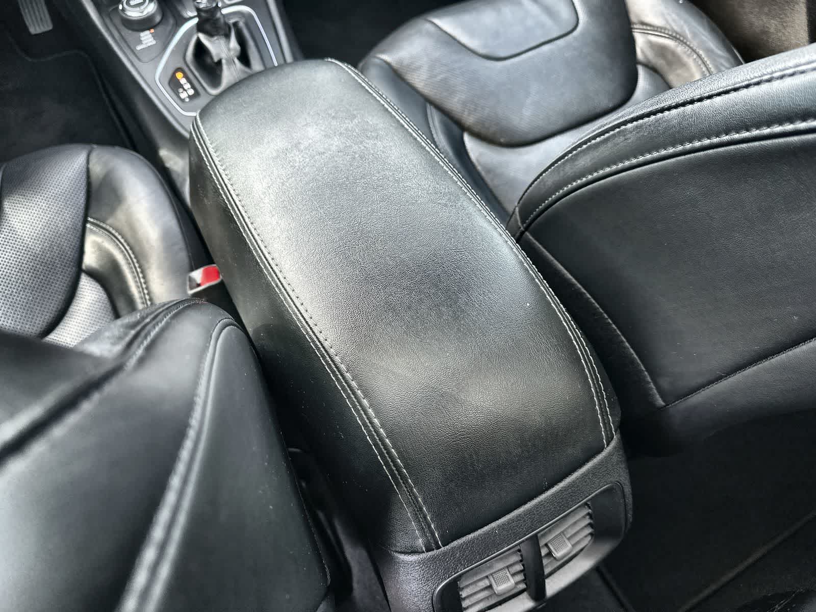 Thumbnail: 2019 Jeep Cherokee - 16