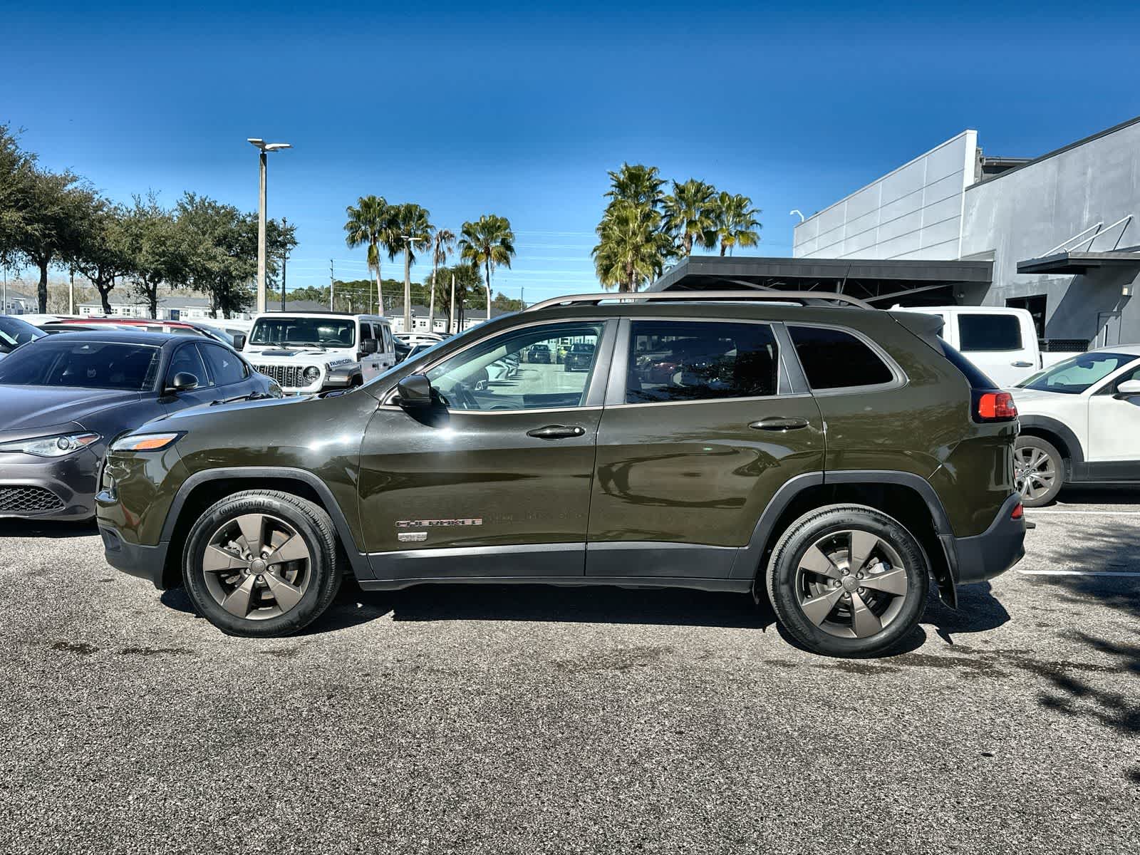 Thumbnail: 2016 Jeep Cherokee - 3