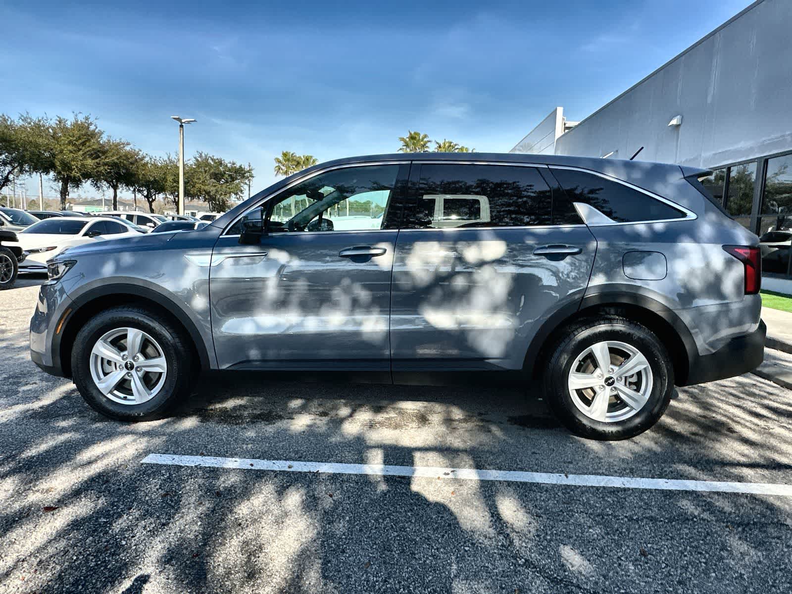 Thumbnail: 2023 Kia Sorento - 5