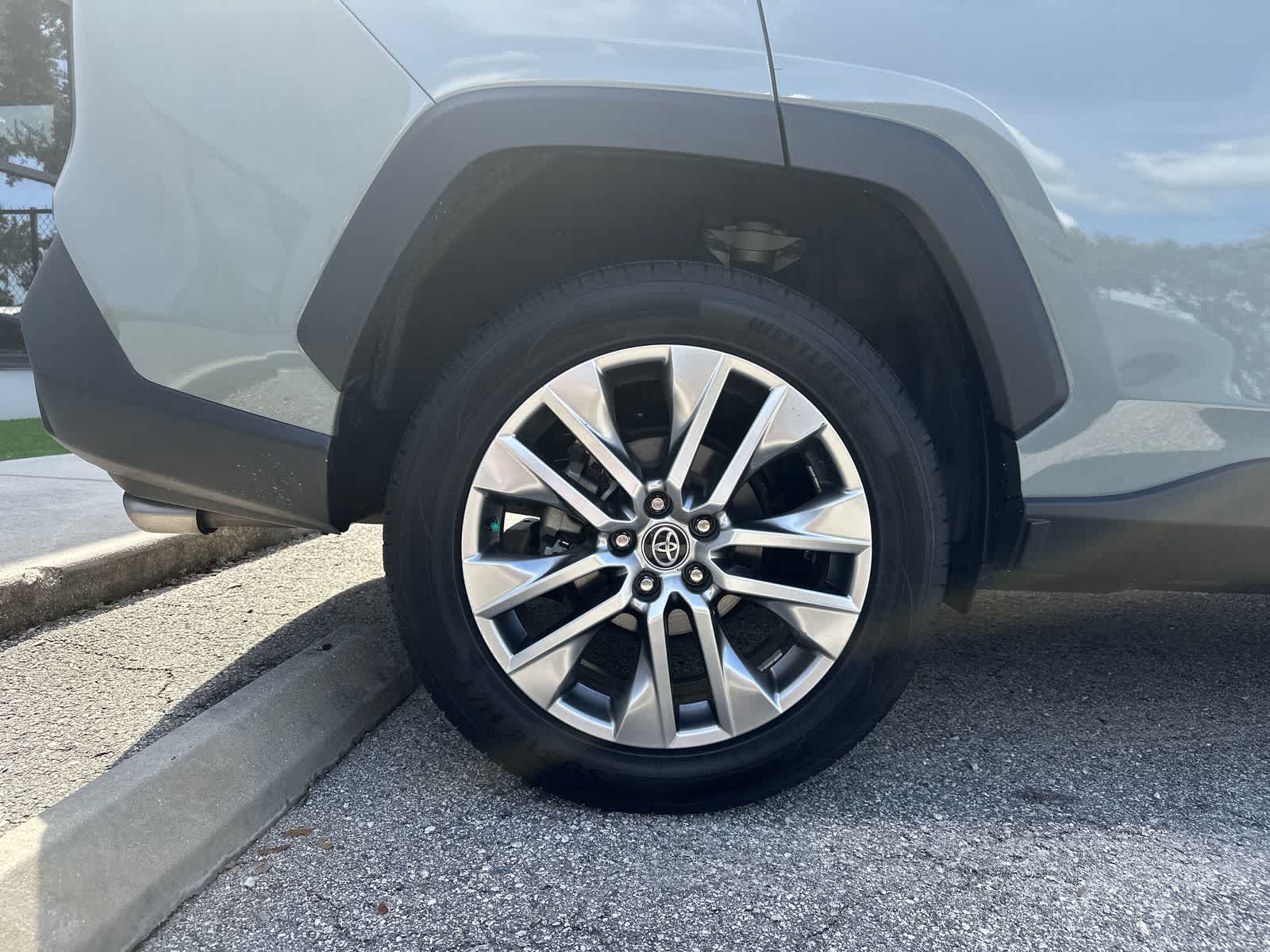 Thumbnail: 2022 Toyota RAV4 - 8