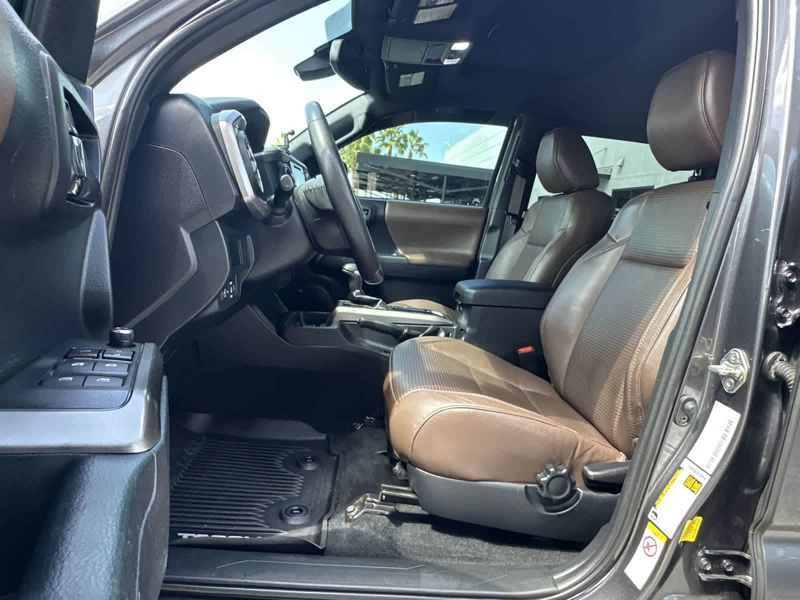 Thumbnail: 2018 Toyota Tacoma - 11