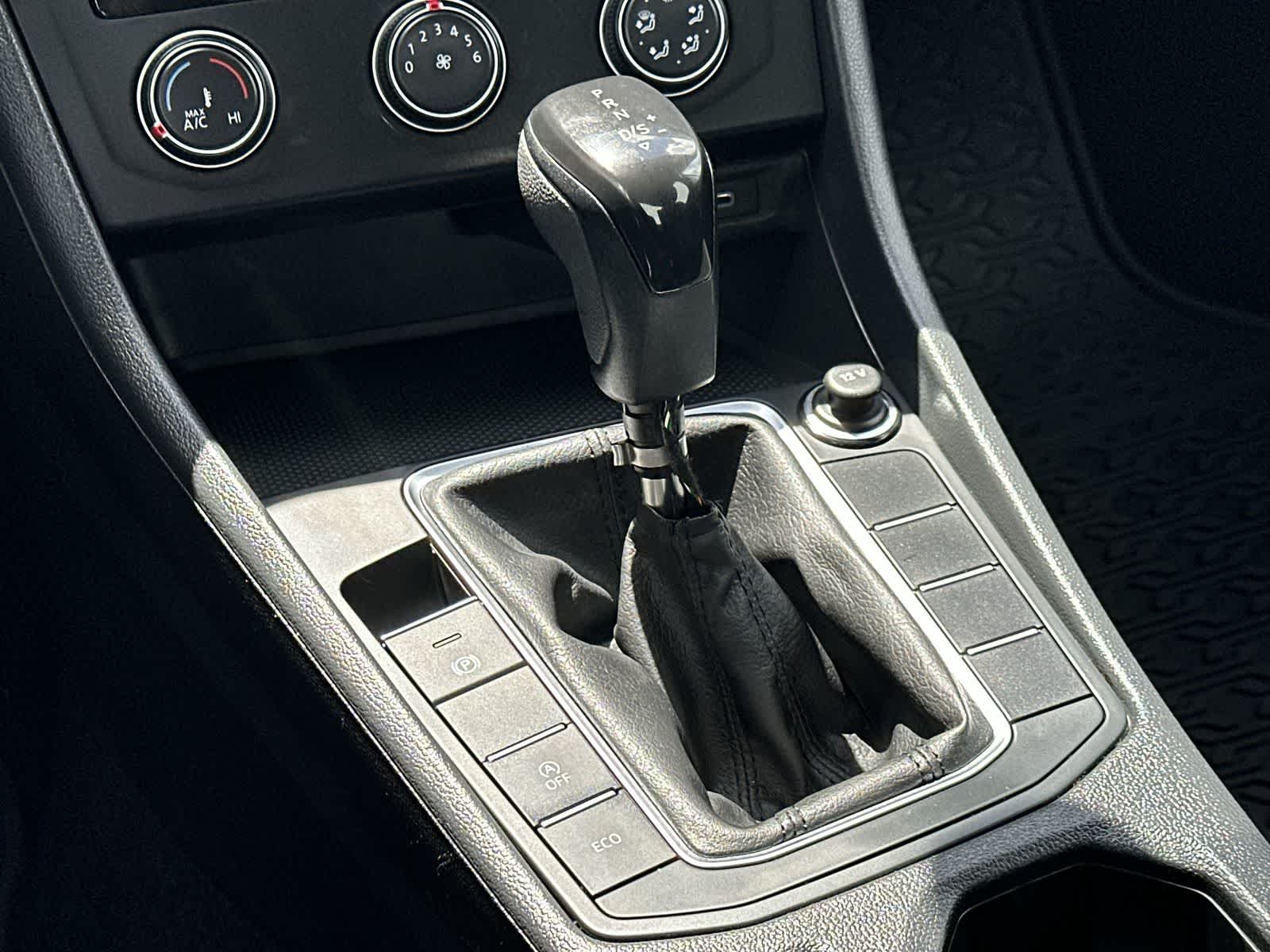 Thumbnail: 2023 Volkswagen Jetta - 17