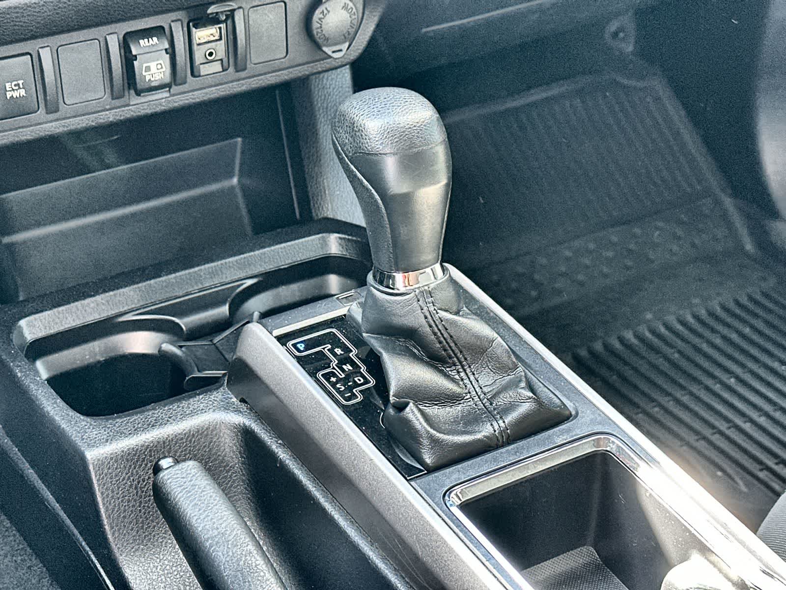 Thumbnail: 2018 Toyota Tacoma - 17