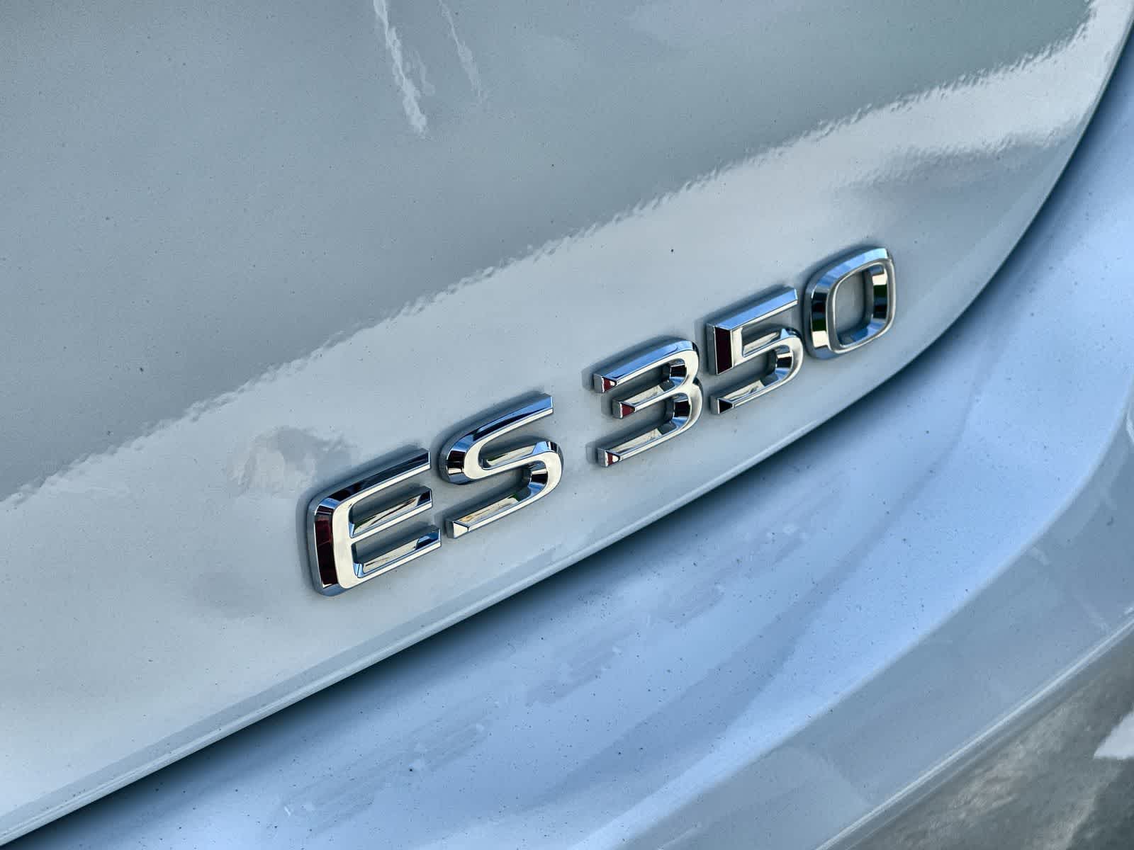 Thumbnail: 2022 Lexus ES - 7