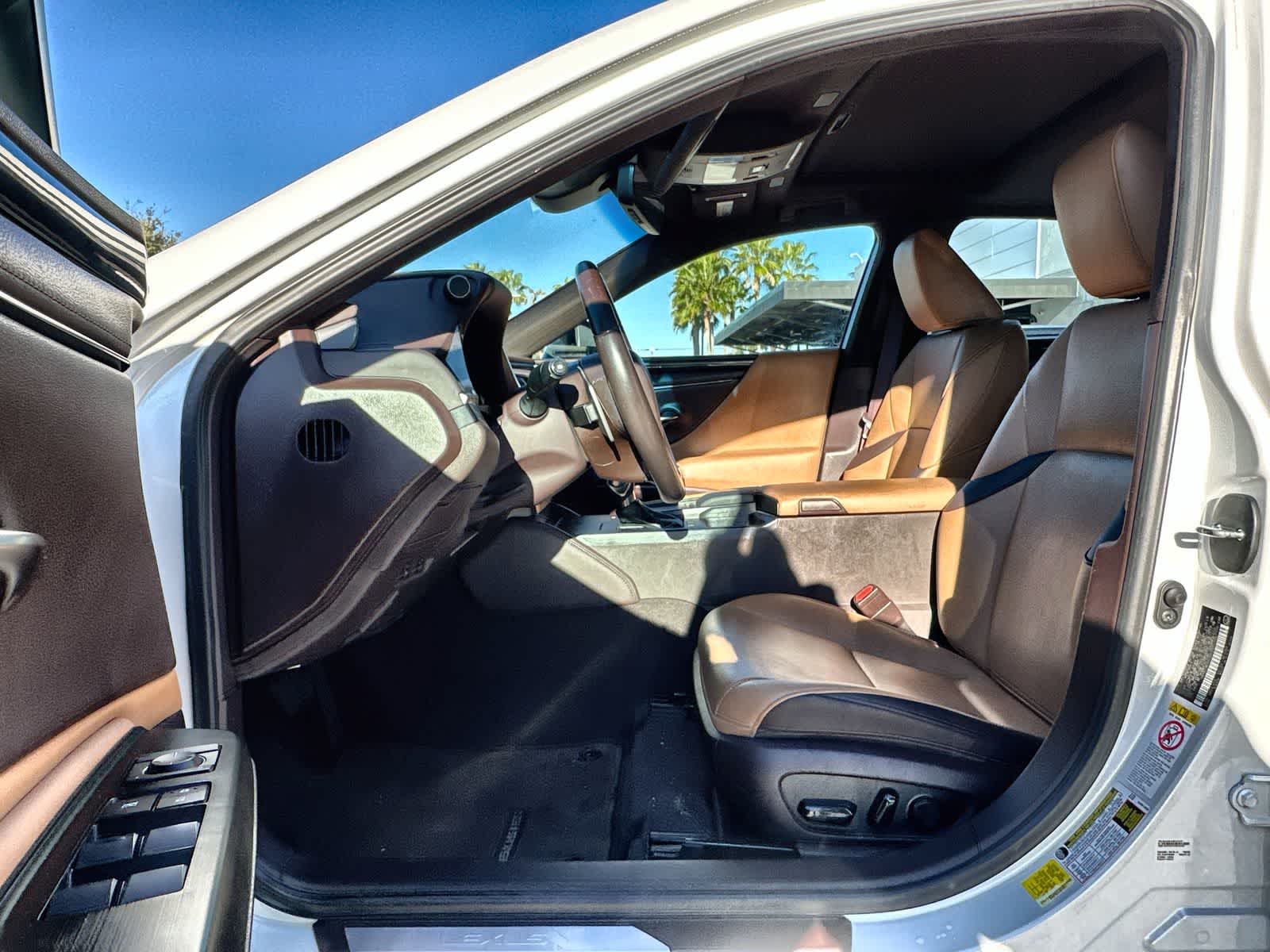 Thumbnail: 2019 Lexus ES - 2