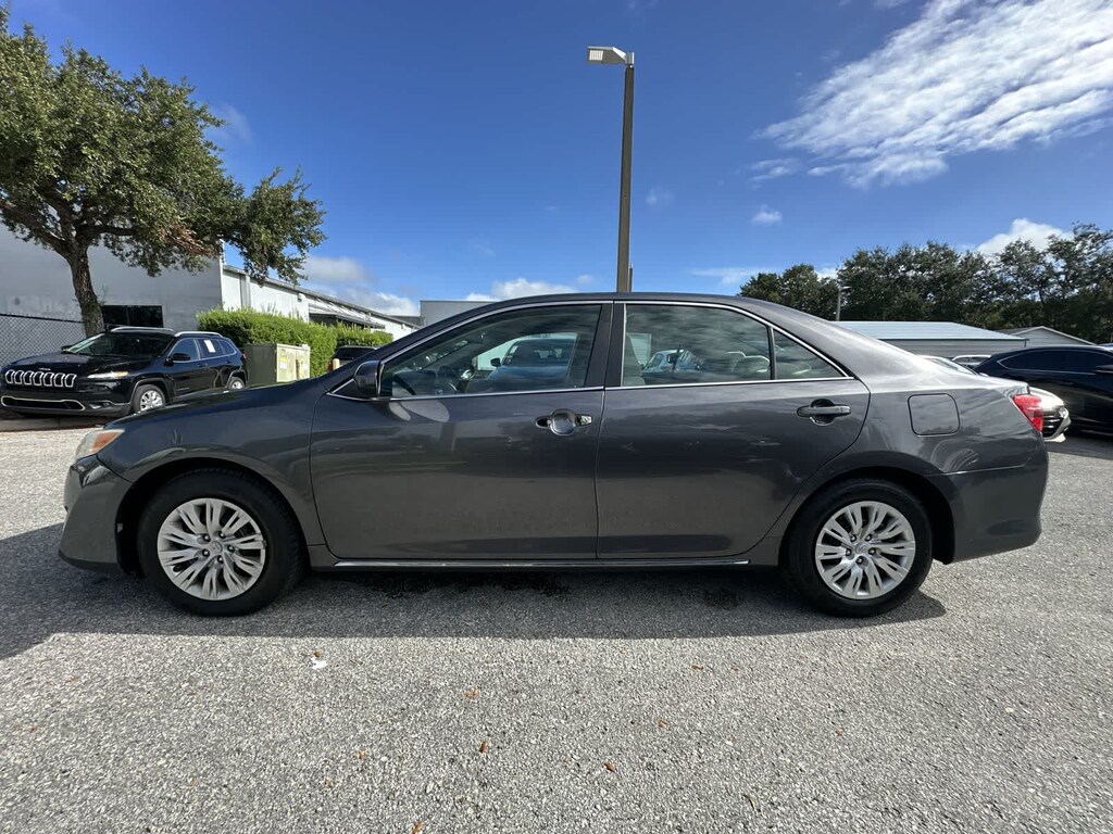 Used 2014 Toyota Camry SE Sedan