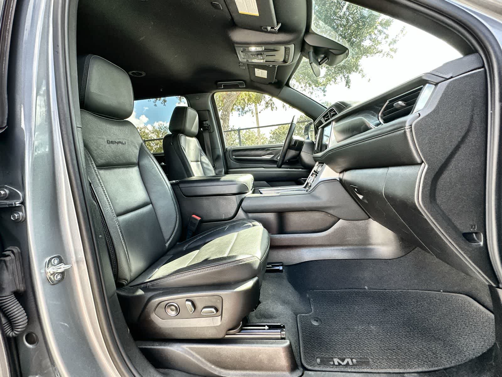 Thumbnail: 2024 GMC Yukon XL - 14