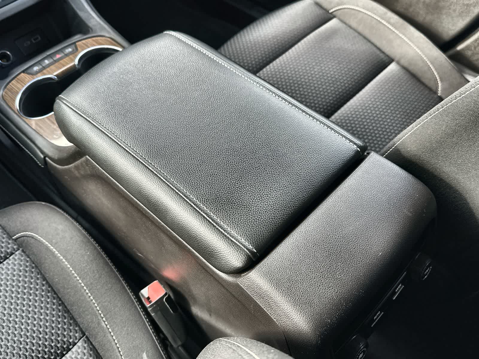 Thumbnail: 2022 GMC Acadia - 16