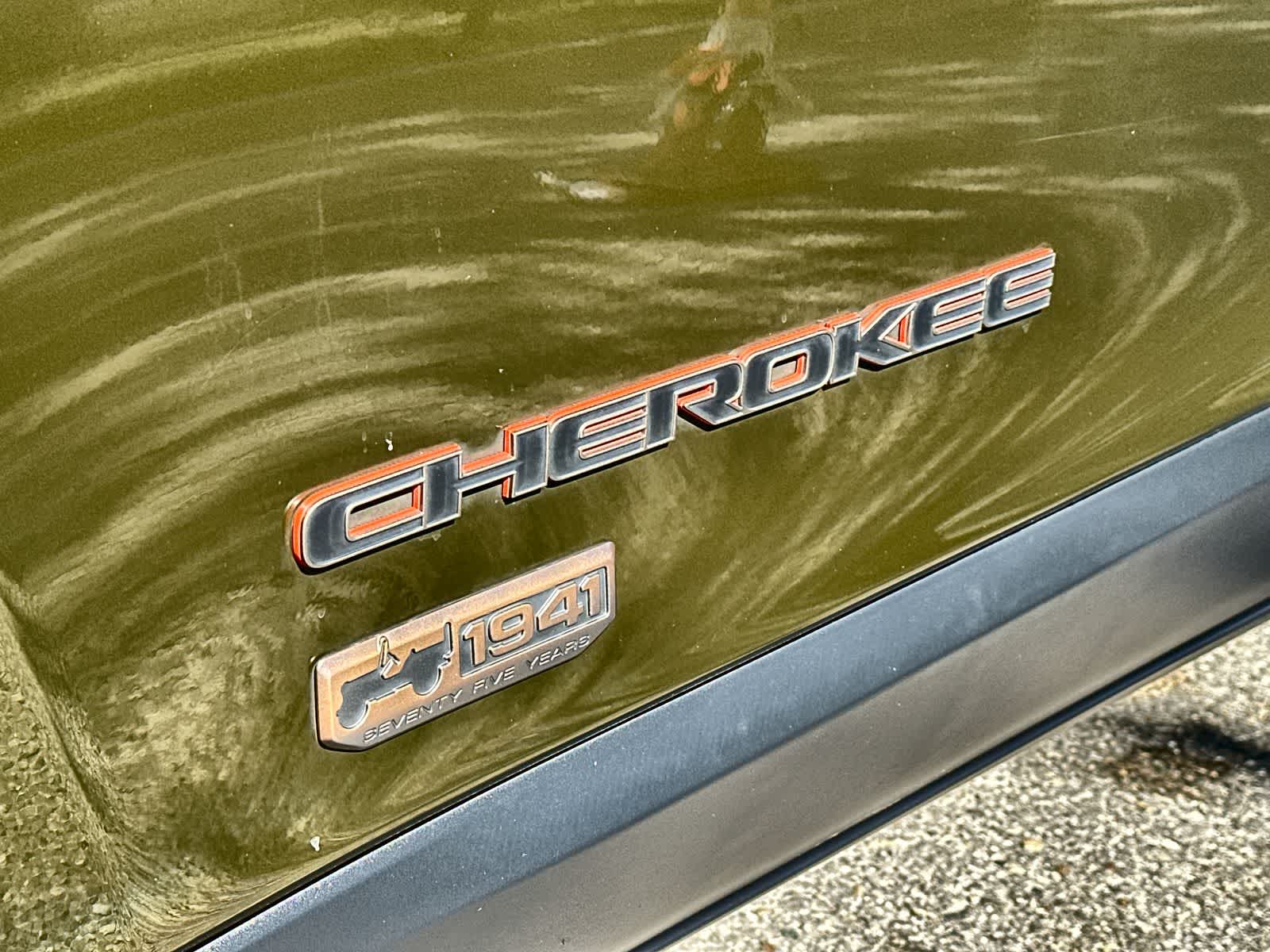 Thumbnail: 2016 Jeep Cherokee - 11