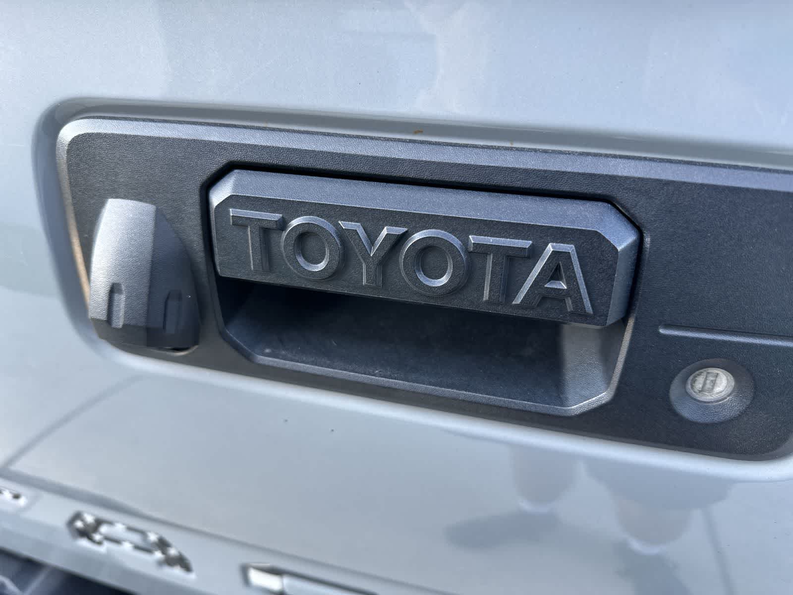 Thumbnail: 2017 Toyota Tacoma - 15