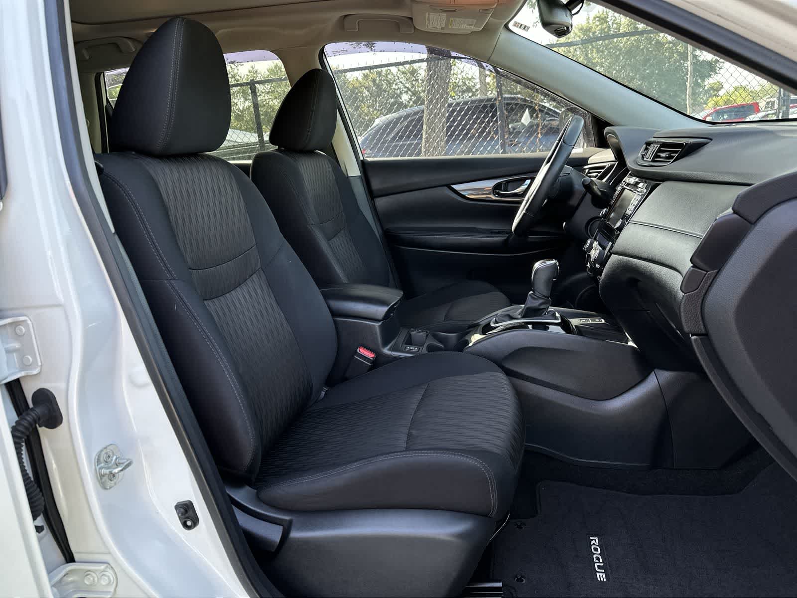 Thumbnail: 2019 Nissan Rogue - 14