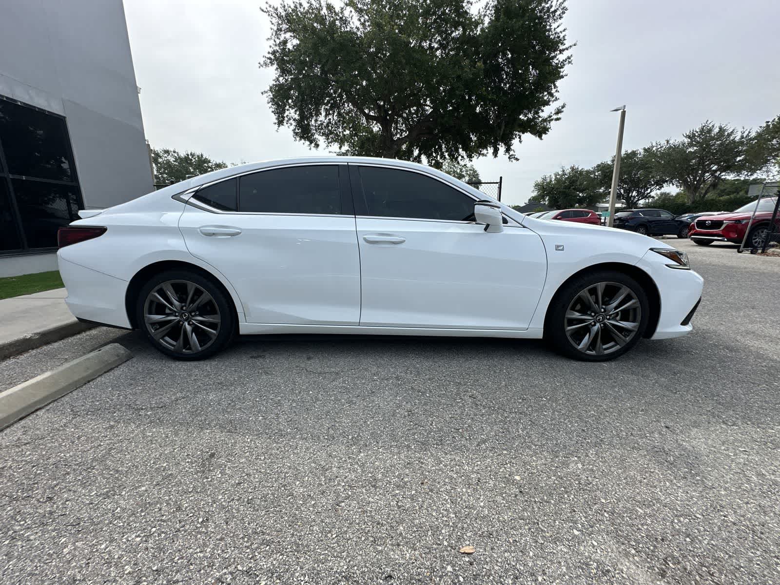 Thumbnail: 2019 Lexus ES - 10