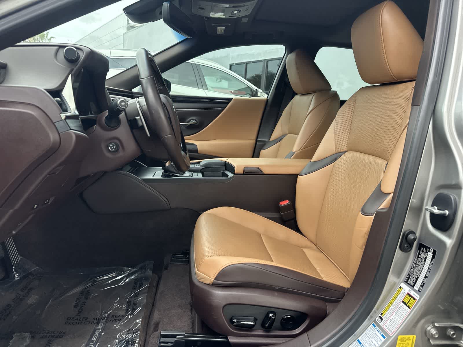 Thumbnail: 2021 Lexus ES - 2