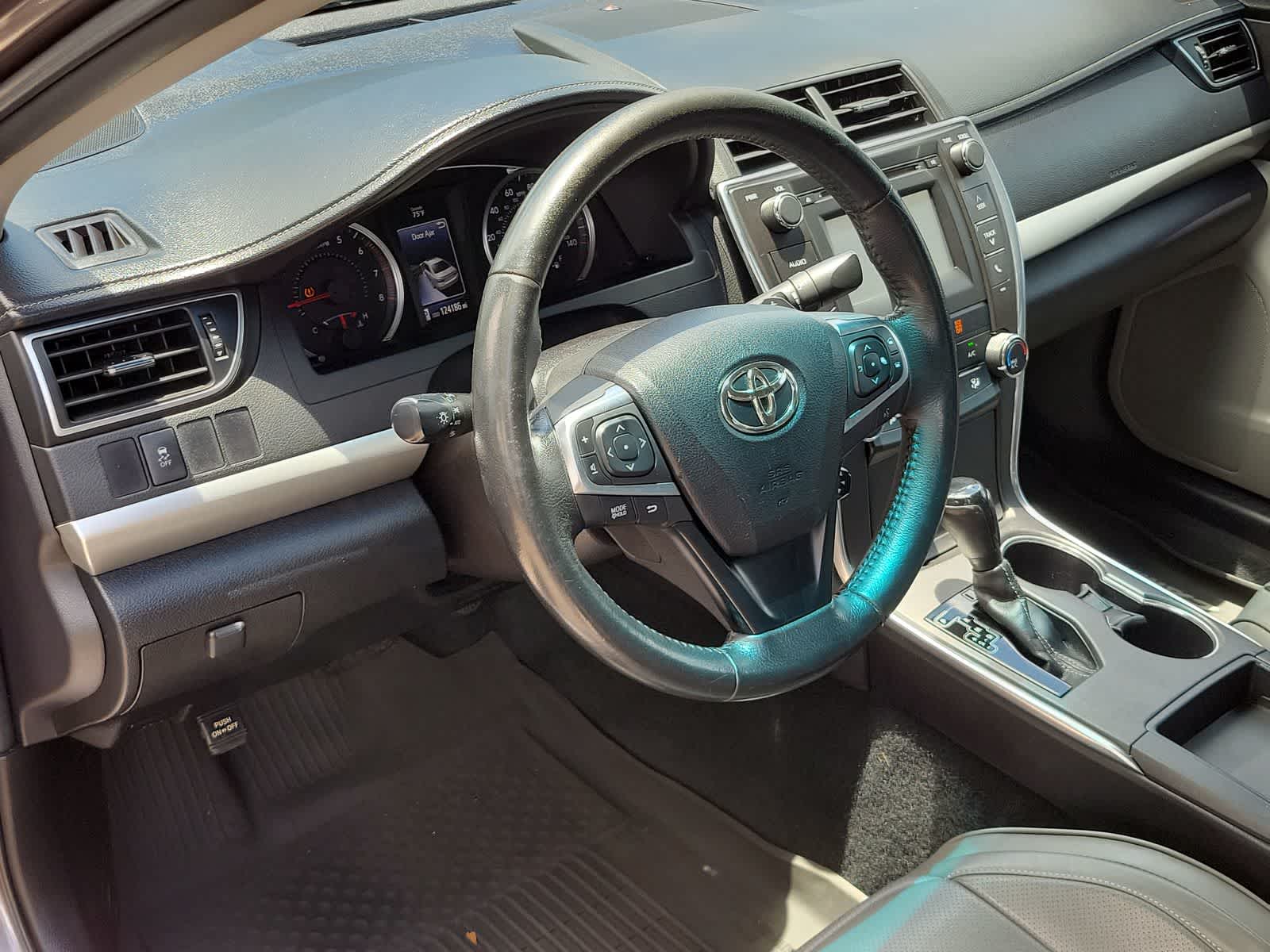 Thumbnail: 2015 Toyota Camry - 16