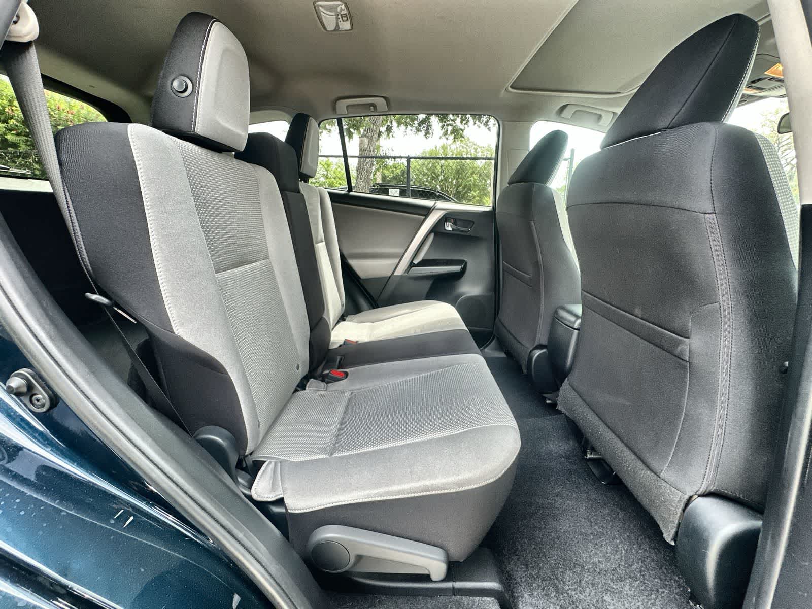 Thumbnail: 2018 Toyota RAV4 - 19