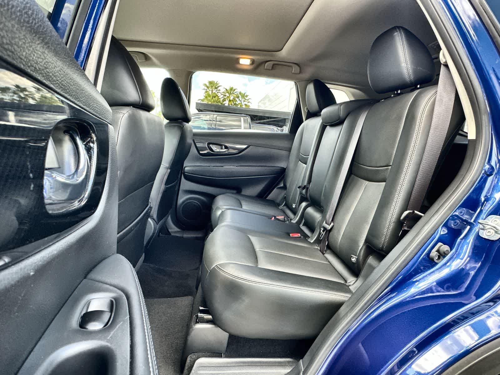 Thumbnail: 2018 Nissan Rogue - 4