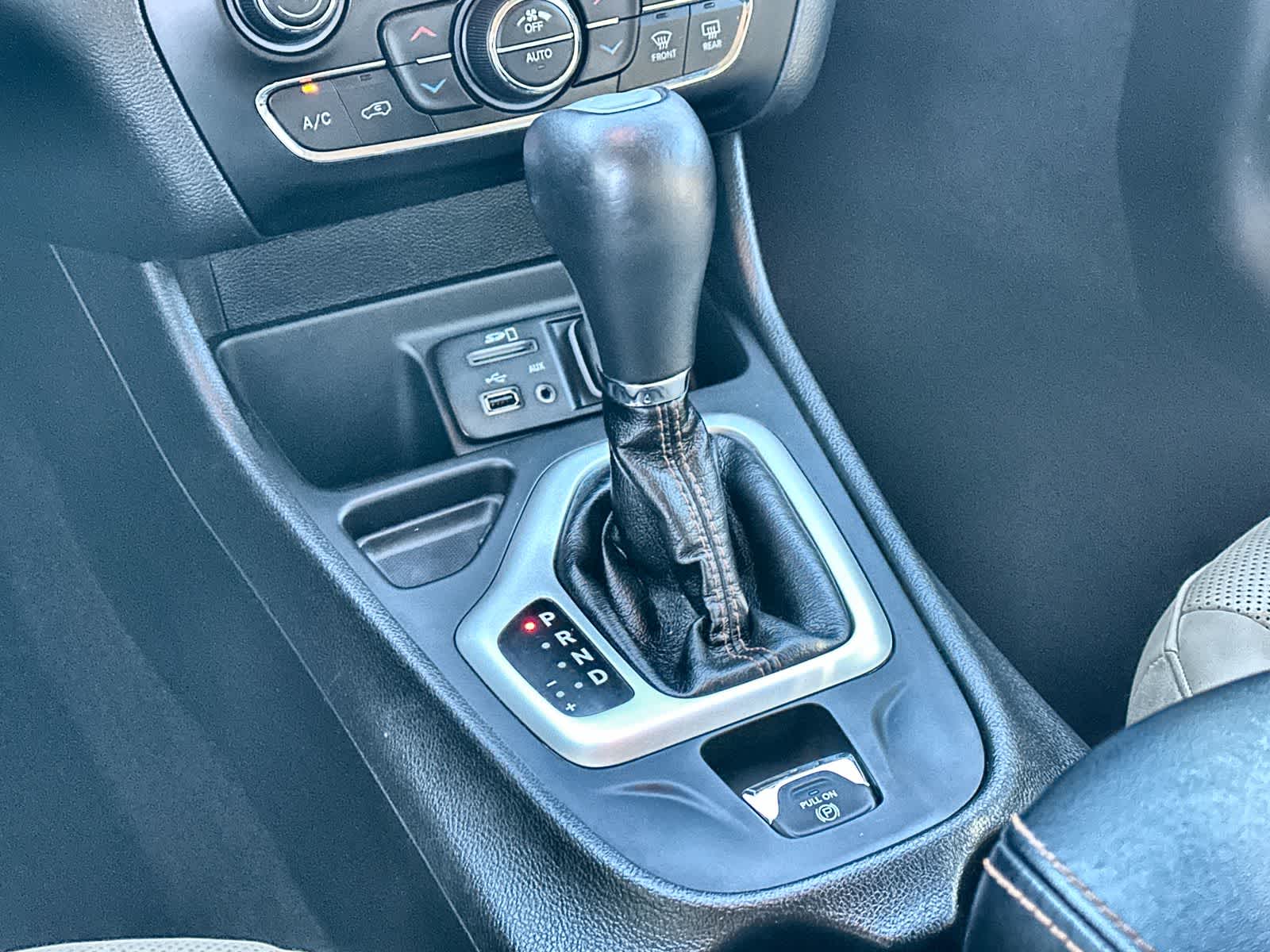 Thumbnail: 2018 Jeep Cherokee - 17