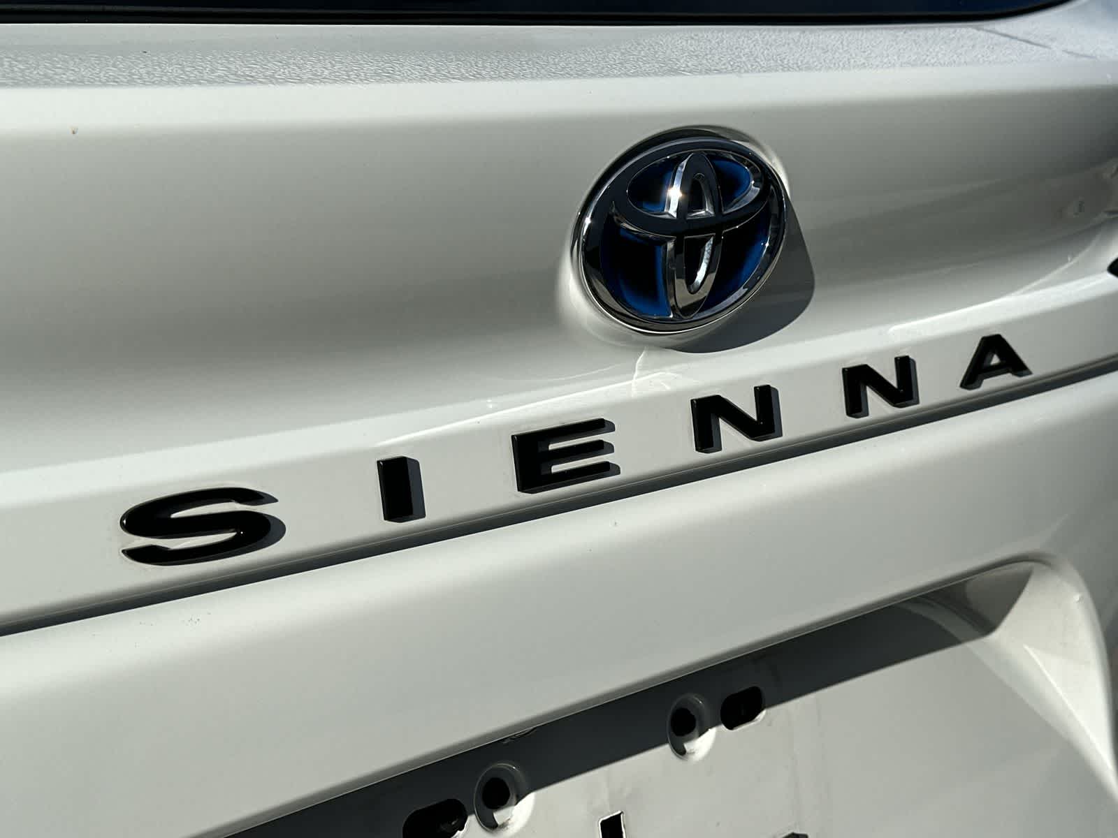 Thumbnail: 2023 Toyota Sienna - 7