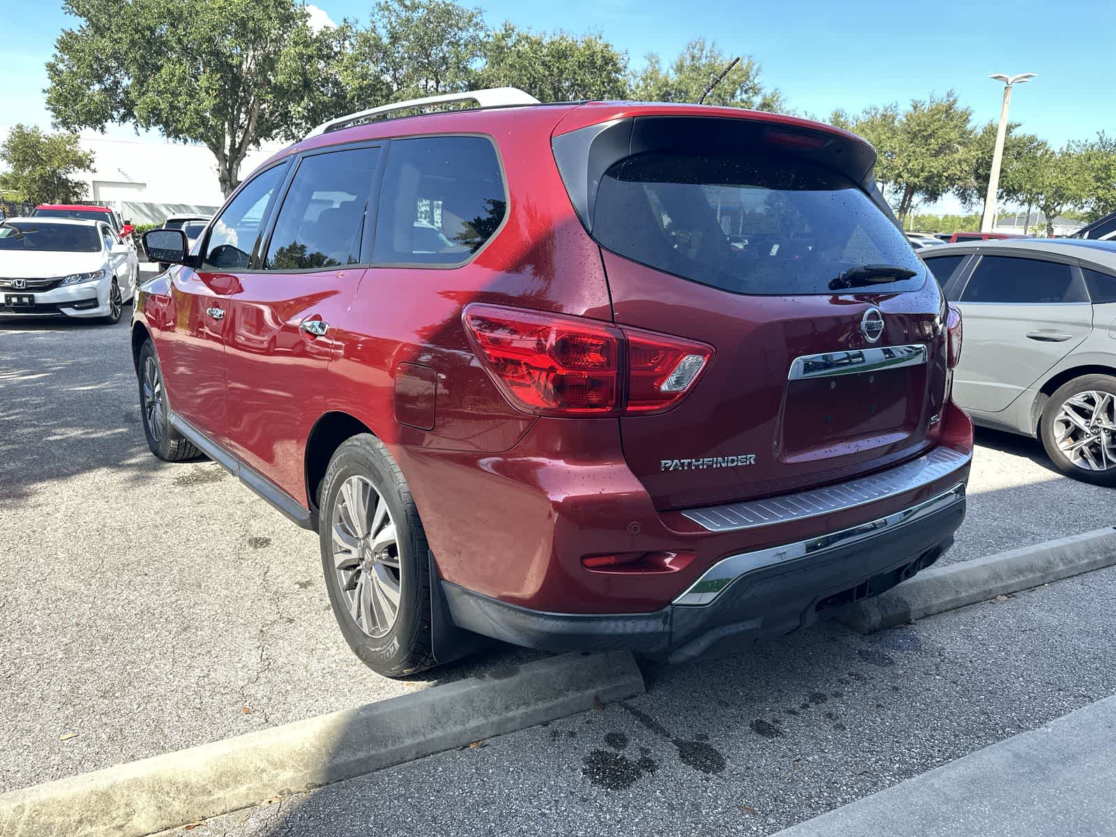 Thumbnail: 2017 Nissan Pathfinder - 4
