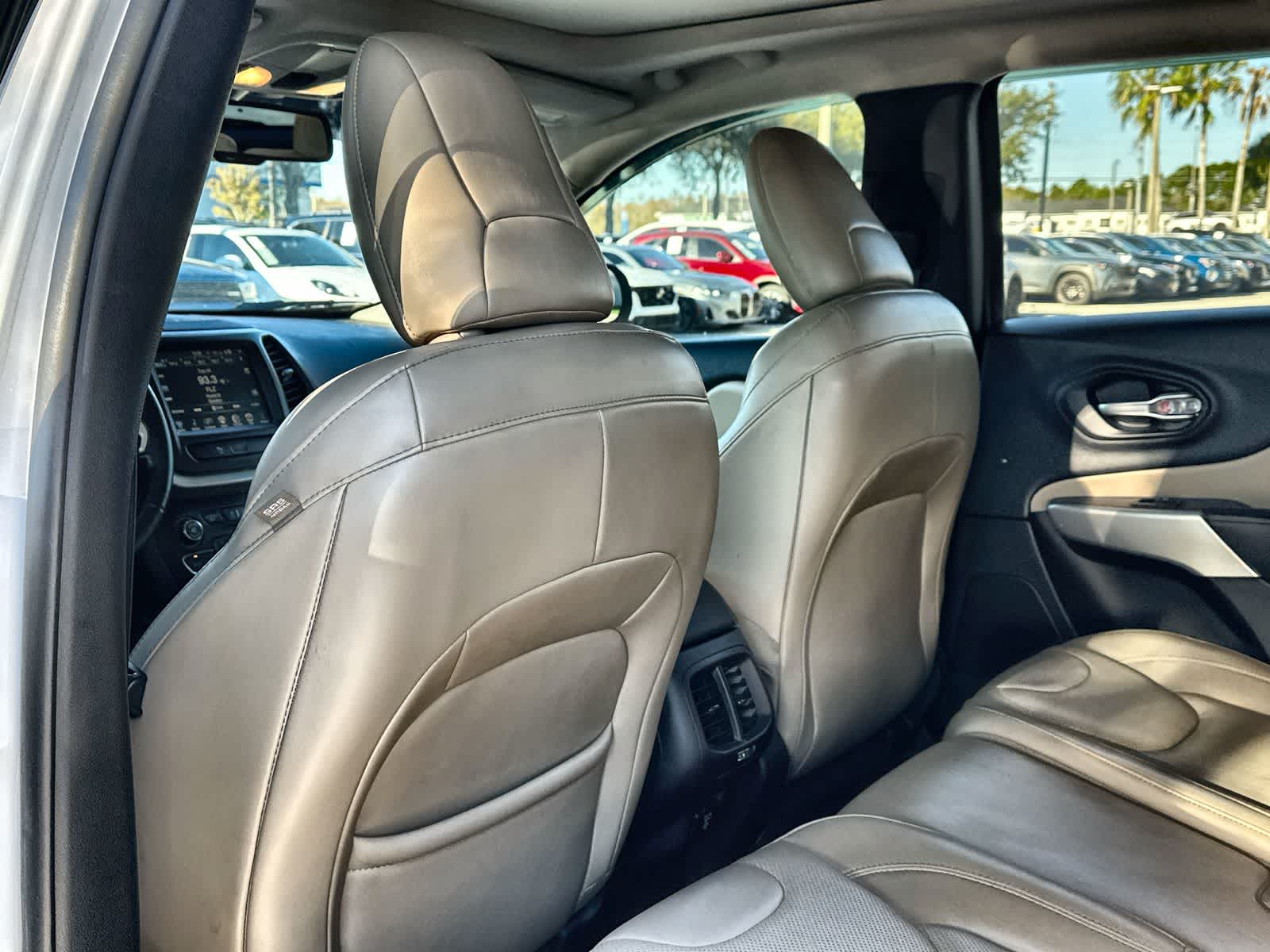 Thumbnail: 2018 Jeep Cherokee - 12