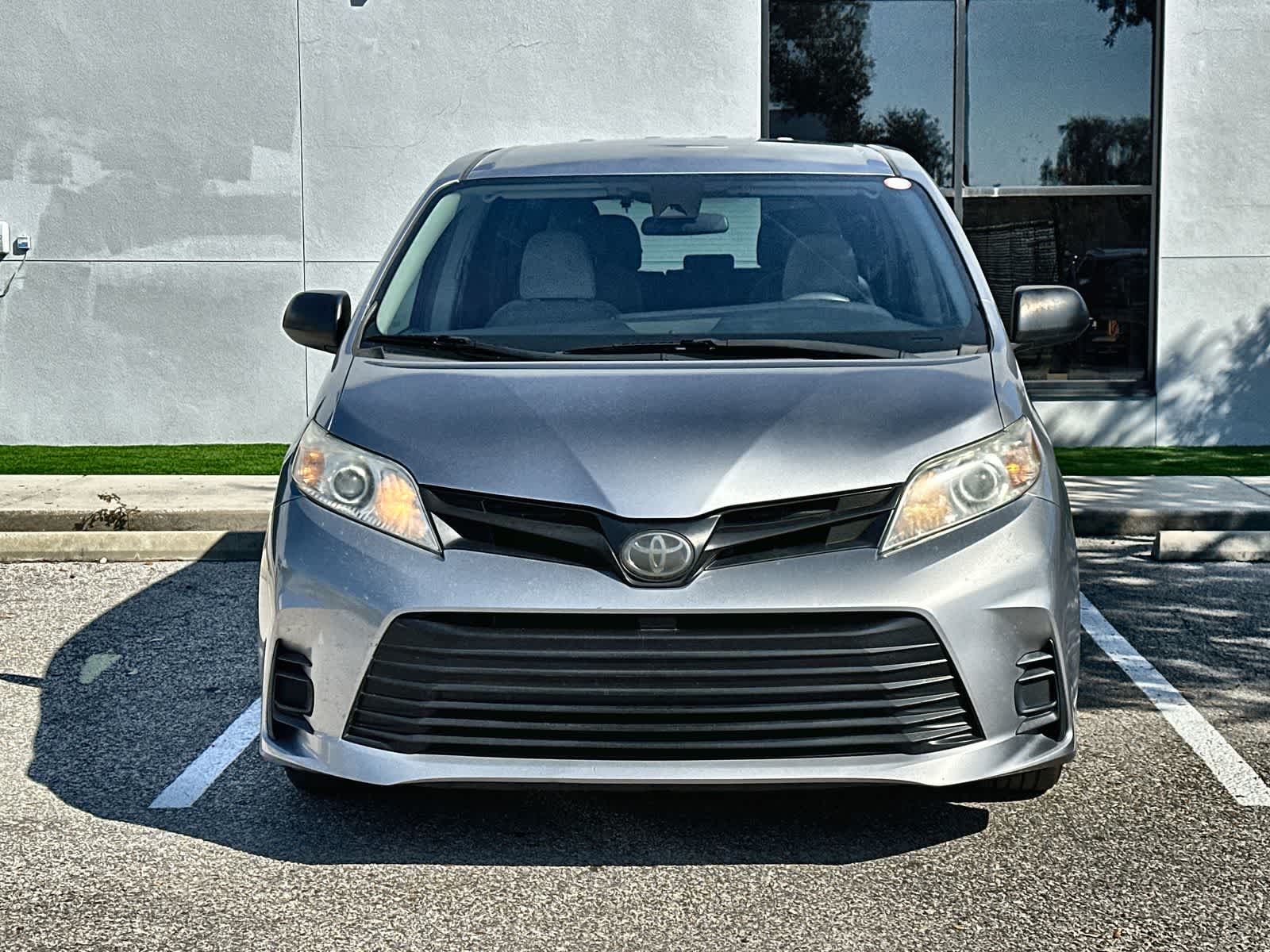 Thumbnail: 2018 Toyota Sienna - 6