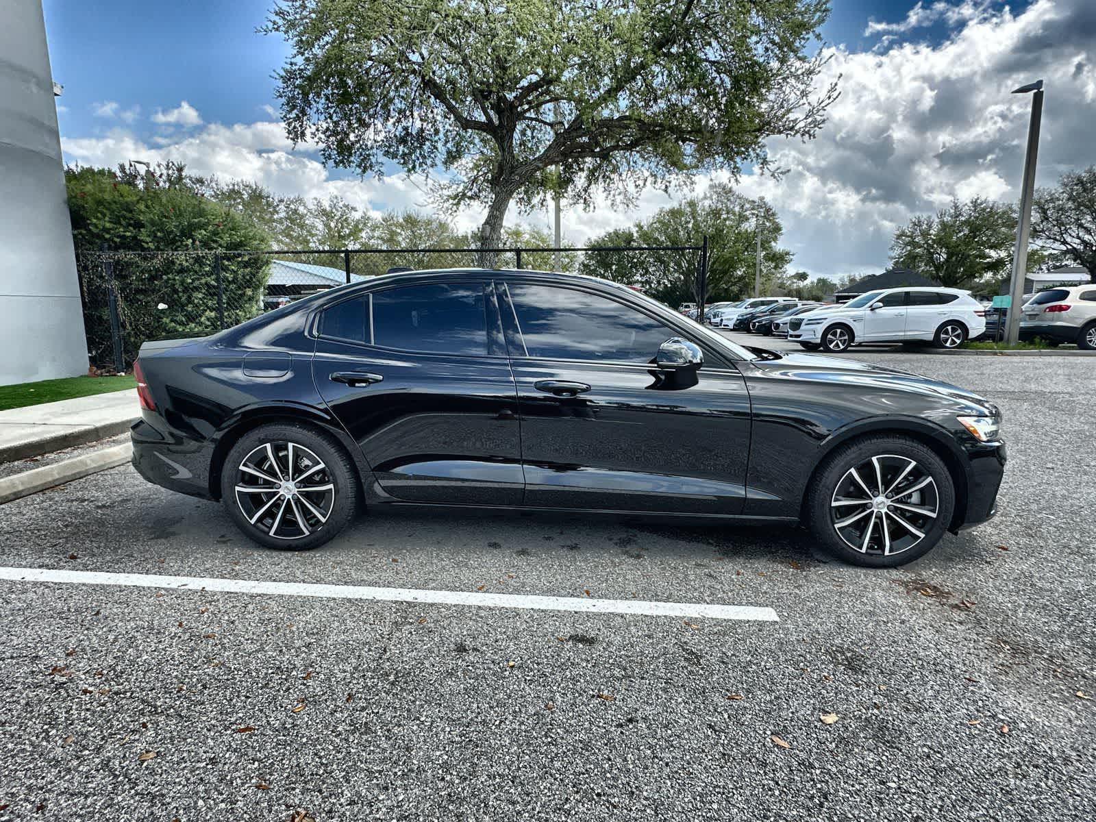 Thumbnail: 2023 Volvo S60 - 10