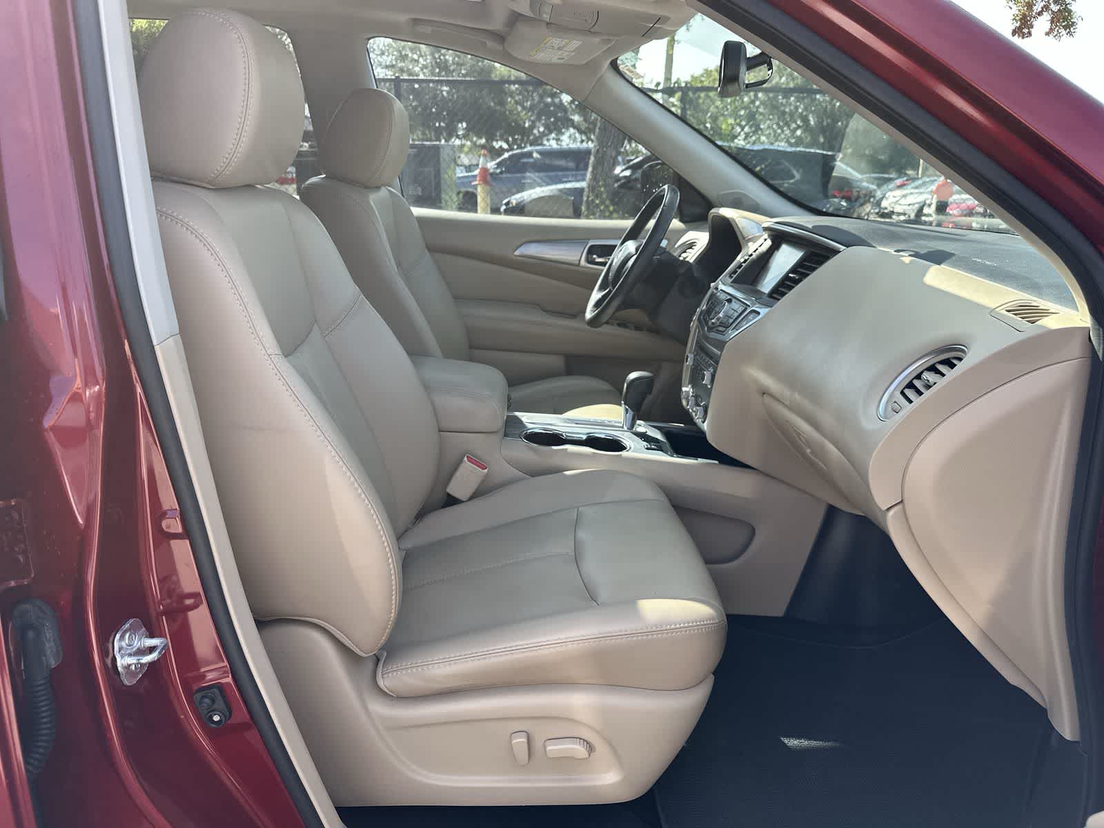 Thumbnail: 2017 Nissan Pathfinder - 14