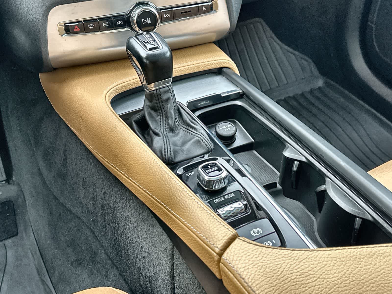 Thumbnail: 2016 Volvo XC90 - 17