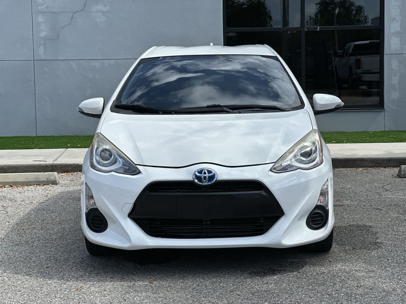 Thumbnail: 2015 Toyota Prius c - 6