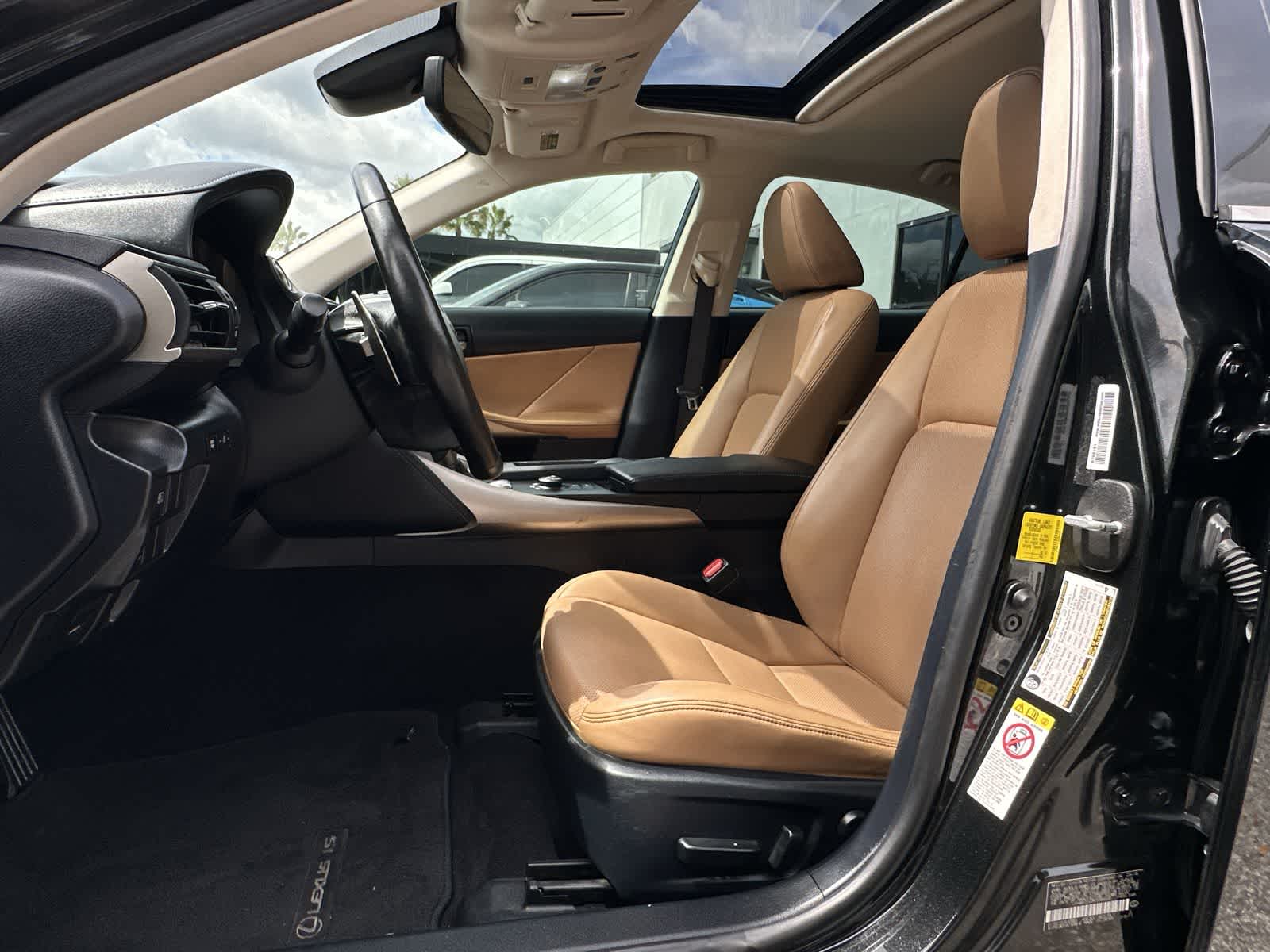 Thumbnail: 2019 Lexus IS - 11