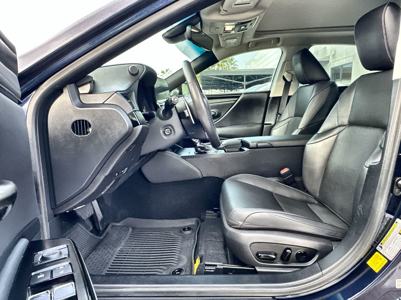 Thumbnail: 2022 Lexus ES - 11