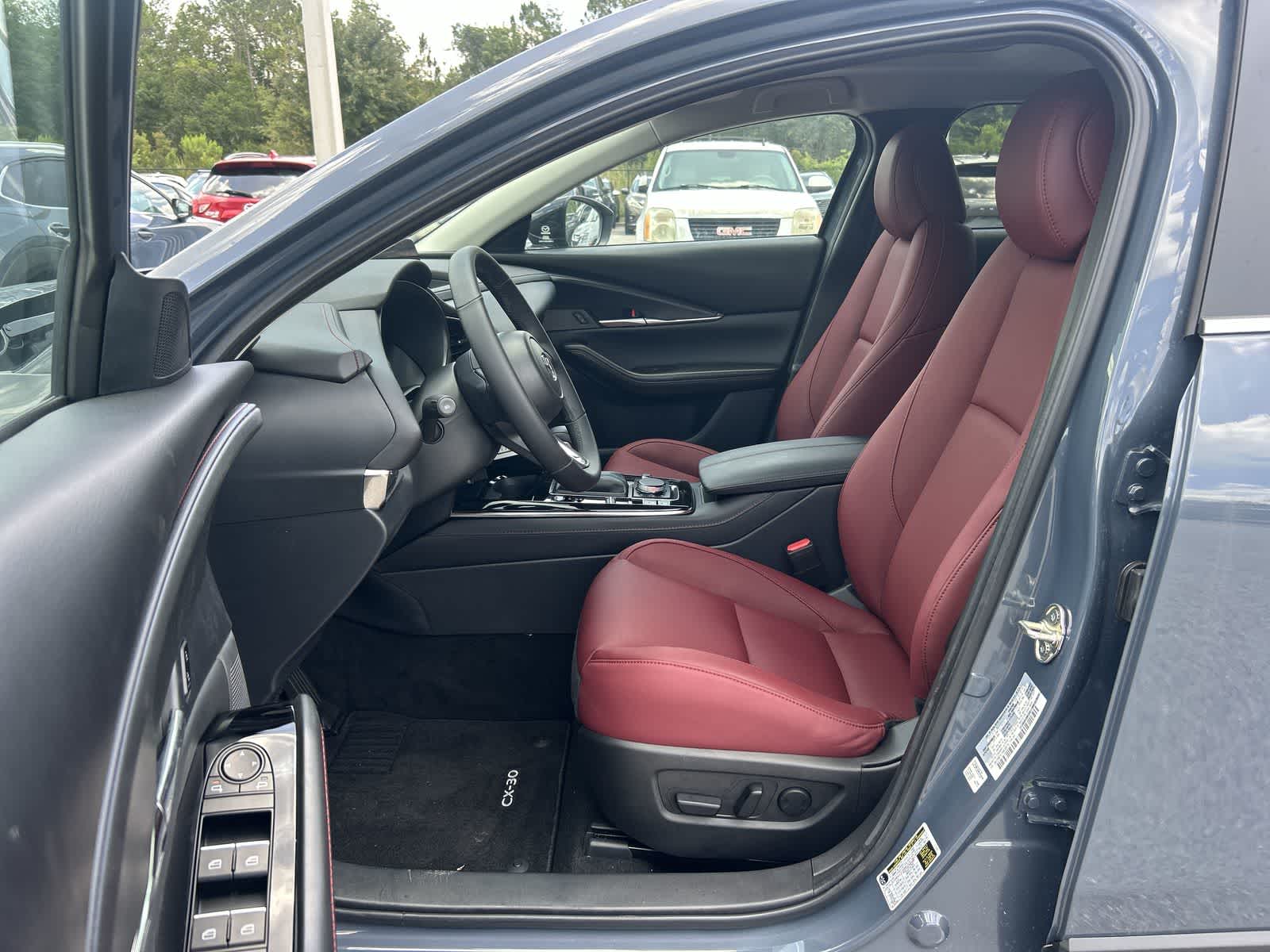 2025 Mazda CX-30 Carbon 2