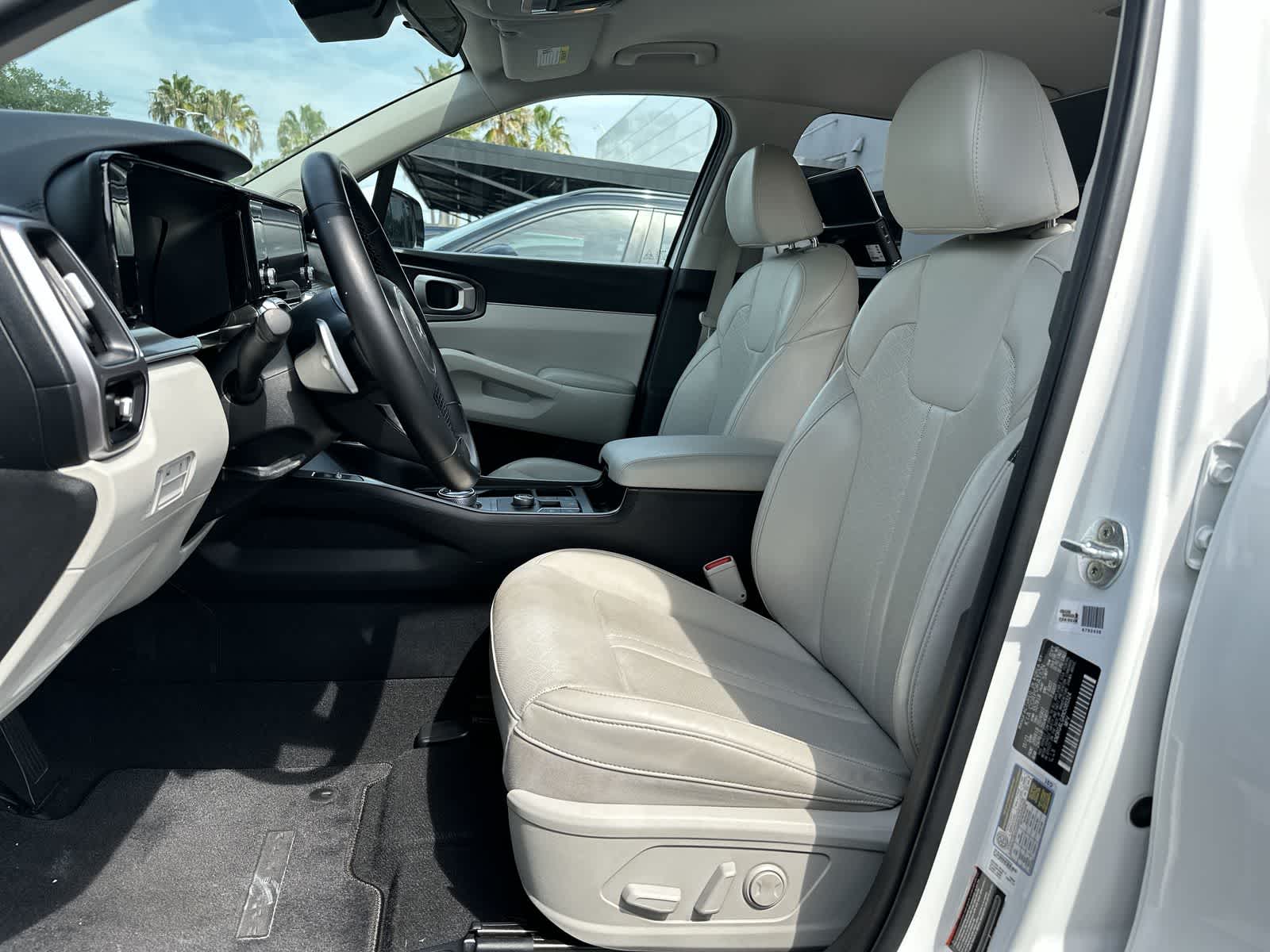 Thumbnail: 2022 Kia Sorento - 3