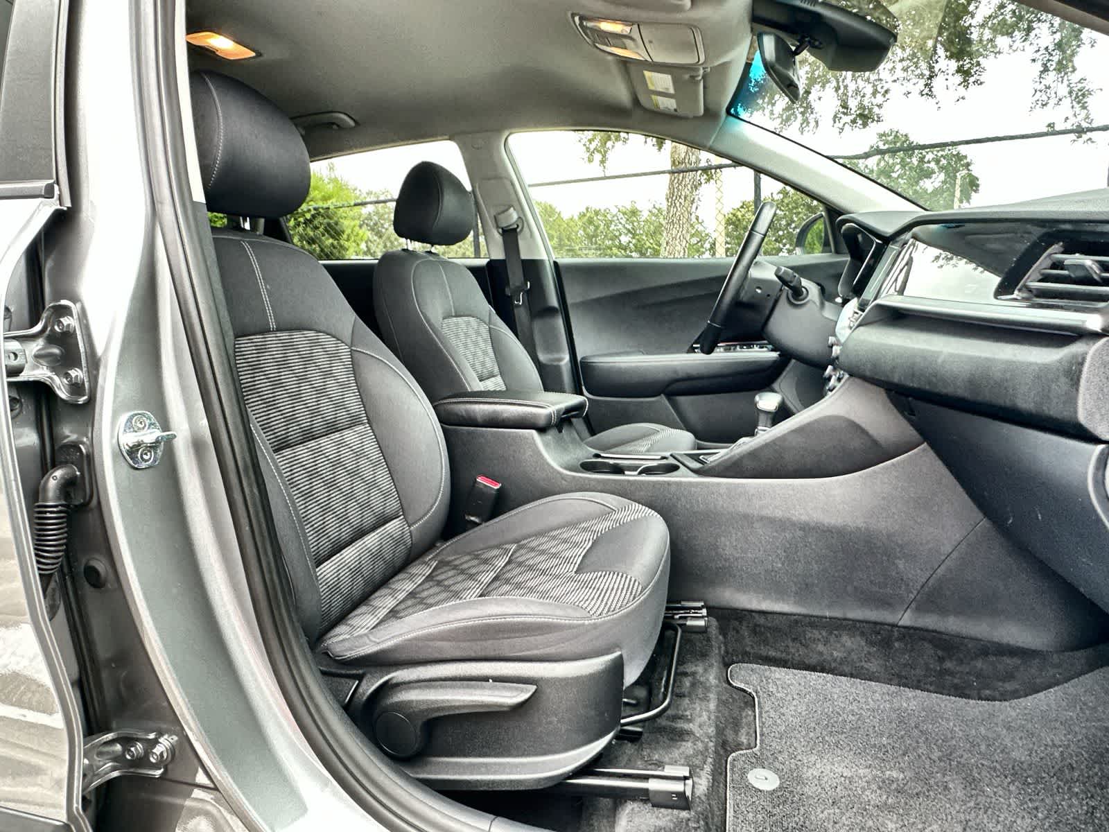 Thumbnail: 2022 Kia Niro - 21