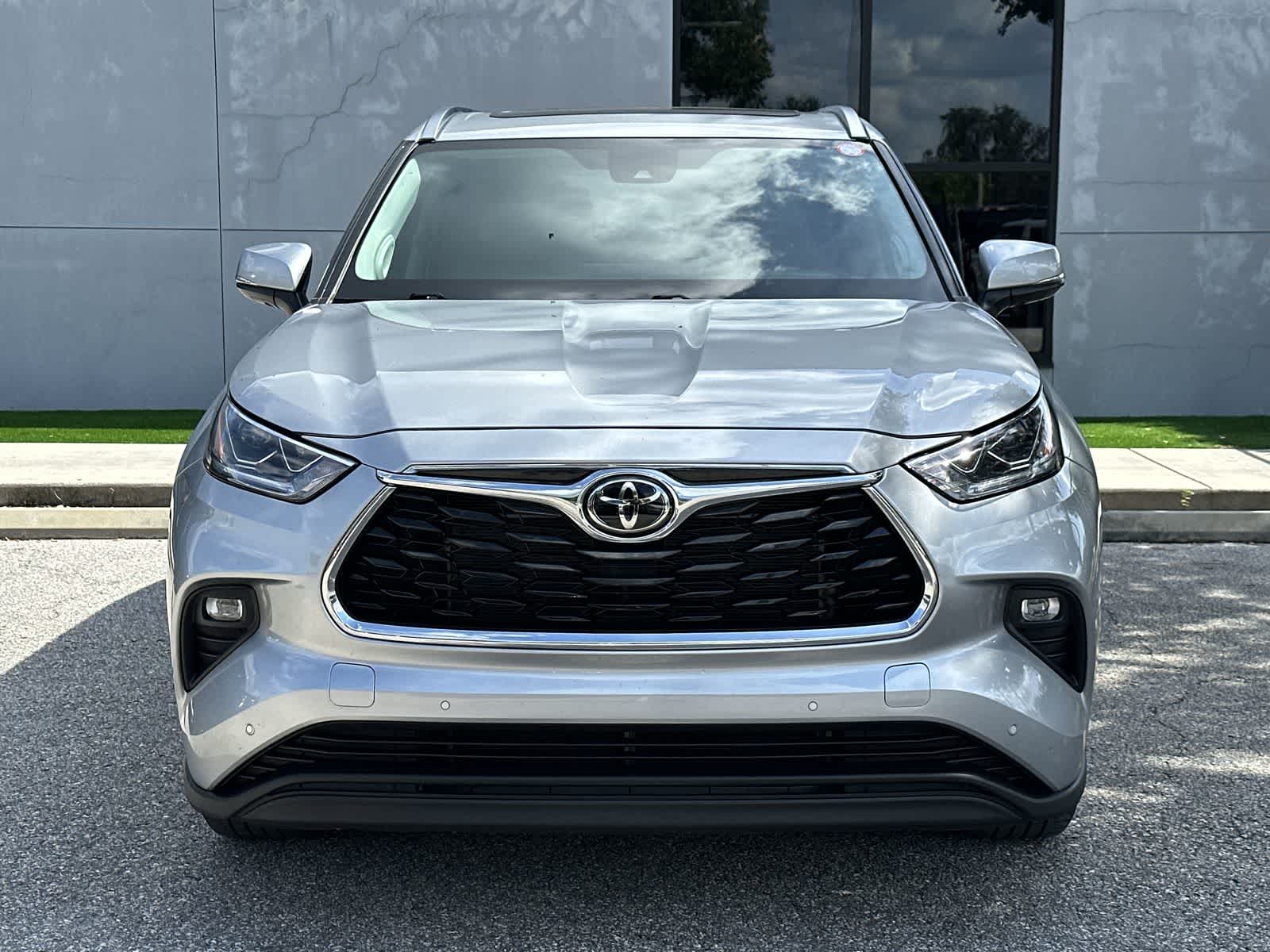 Thumbnail: 2023 Toyota Highlander - 6
