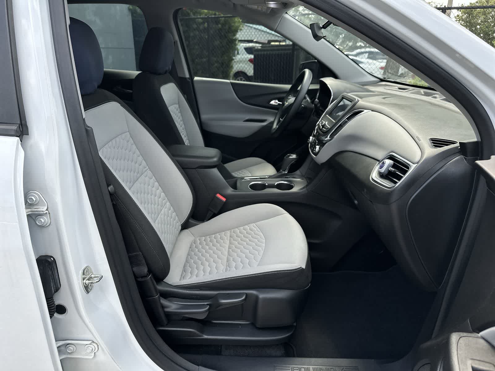 2020 Chevrolet Equinox LS 14