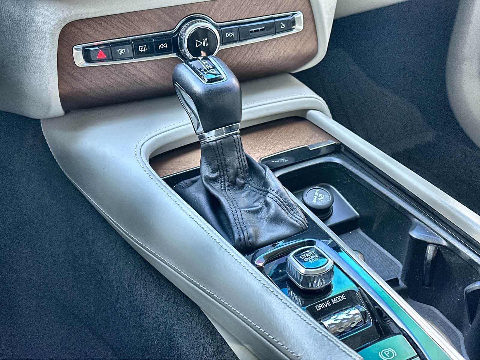 Thumbnail: 2020 Volvo XC90 - 17