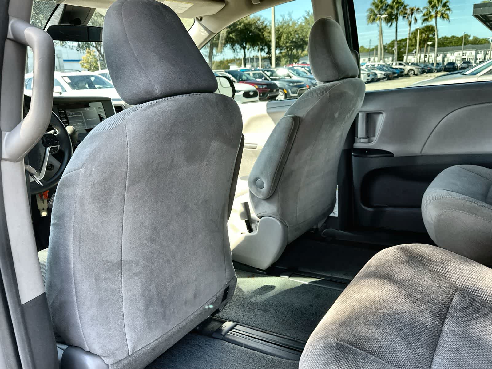 Thumbnail: 2018 Toyota Sienna - 12