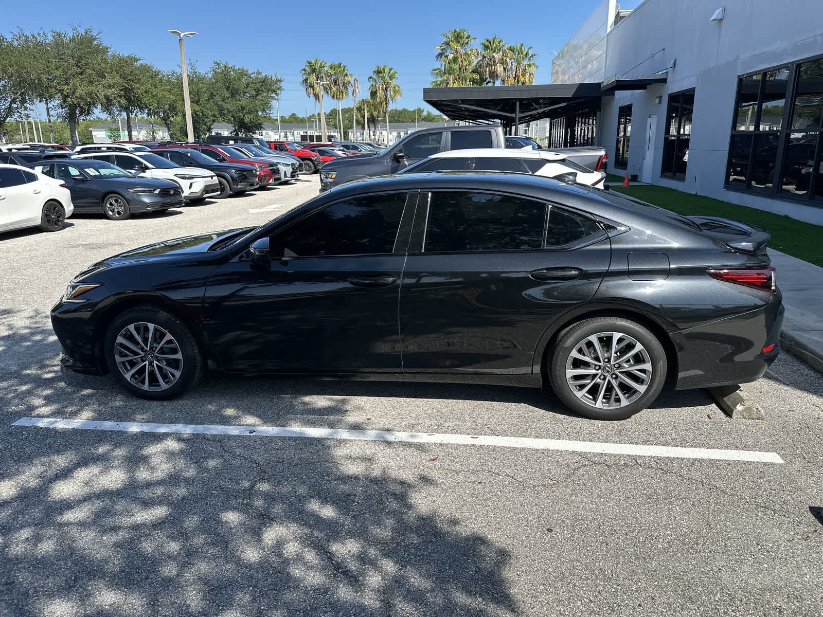Thumbnail: 2022 Lexus ES - 3