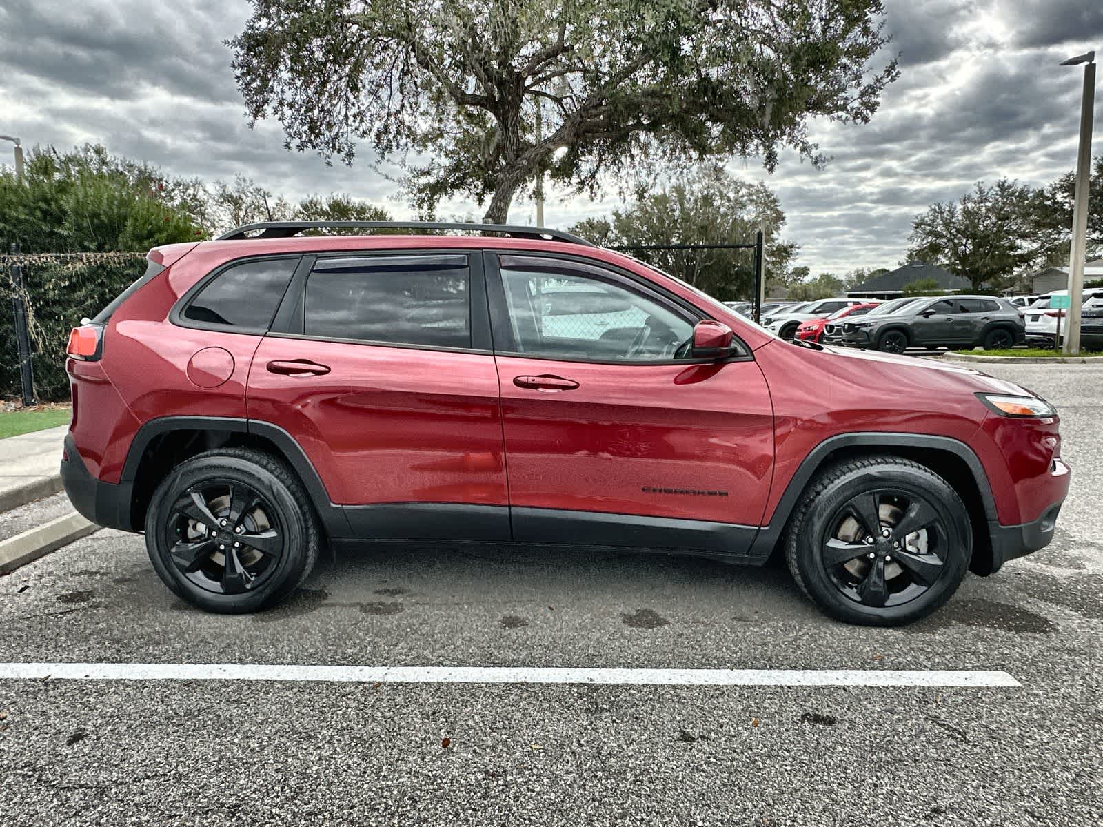 Thumbnail: 2017 Jeep Cherokee - 10
